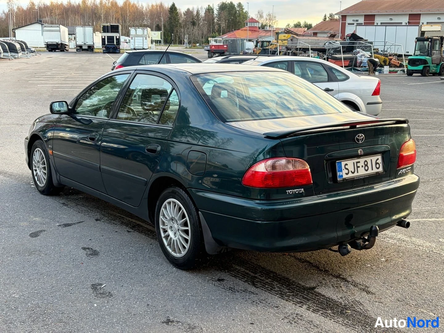 Vihreä Toyota Avensis 2002, takaviisto, kuva 4