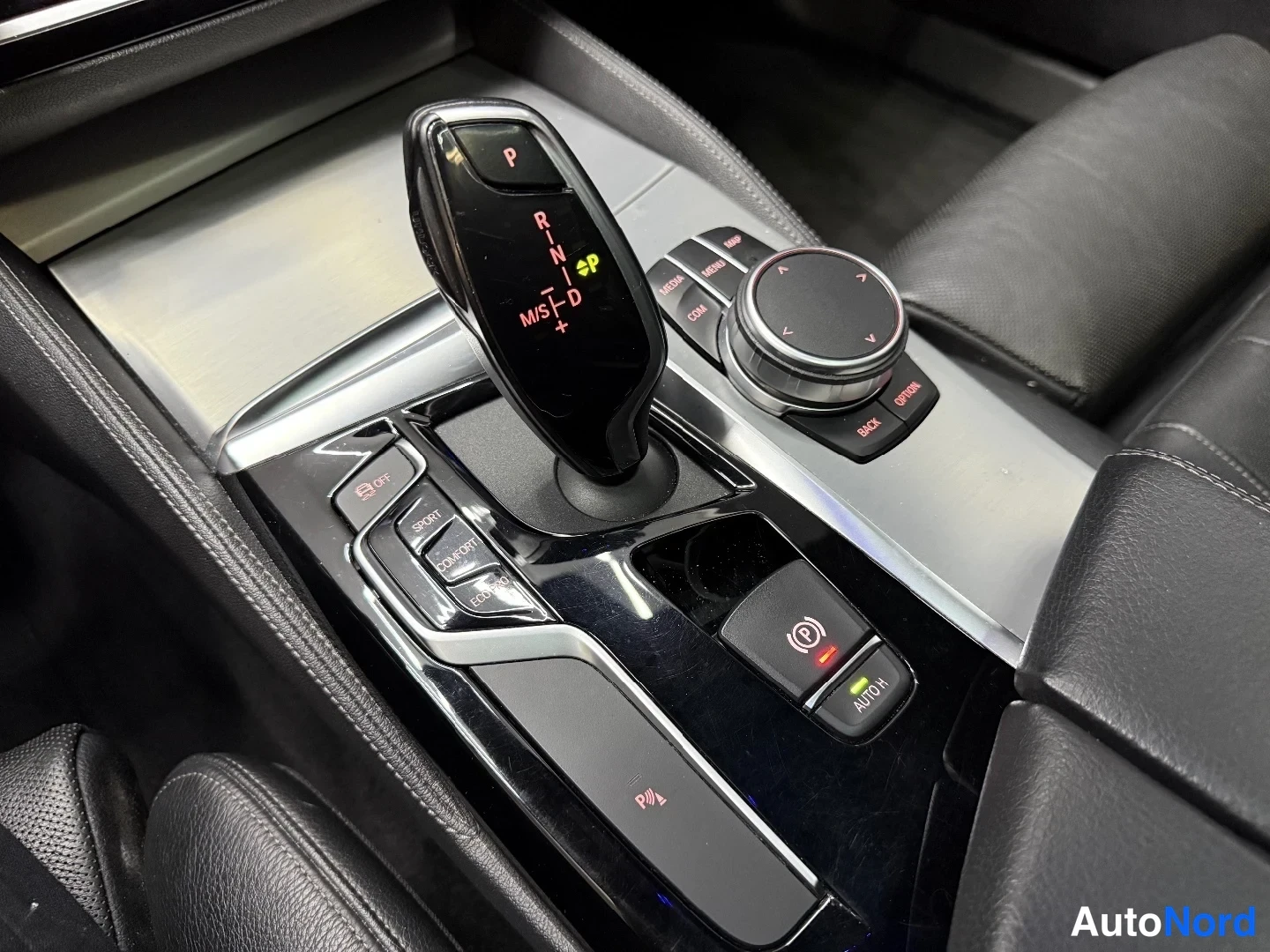 Musta BMW M550d xDrive 2019, yksityiskohta, kuva 14