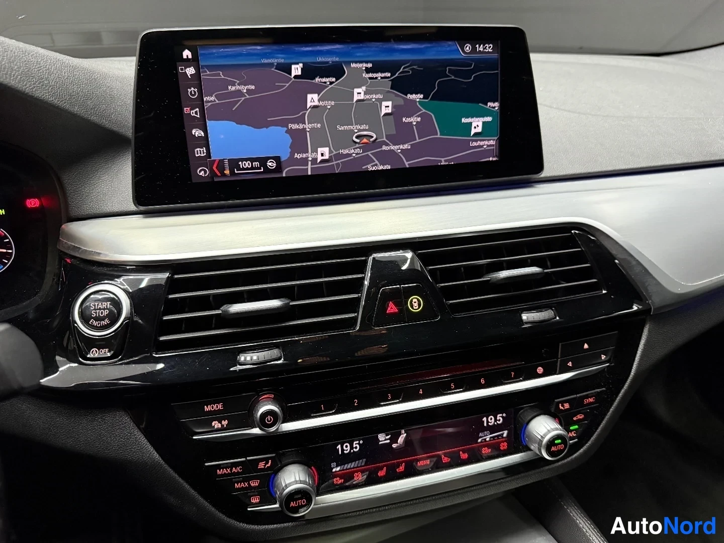 Musta BMW M550d xDrive 2019, yksityiskohta, kuva 15