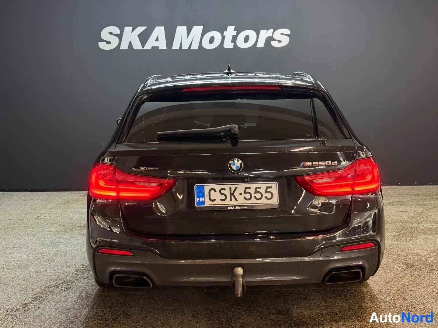 Musta BMW M550d xDrive 2019, takaa, kuva 8