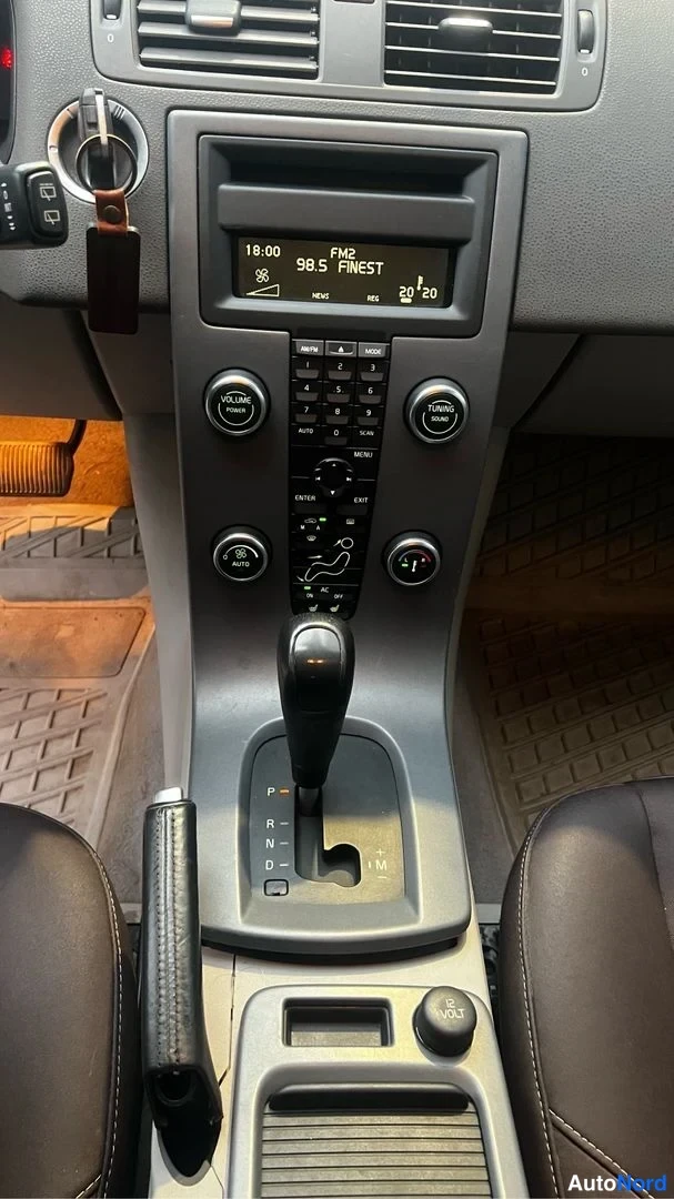 Vihreä Volvo V50 2010, yksityiskohta, kuva 26