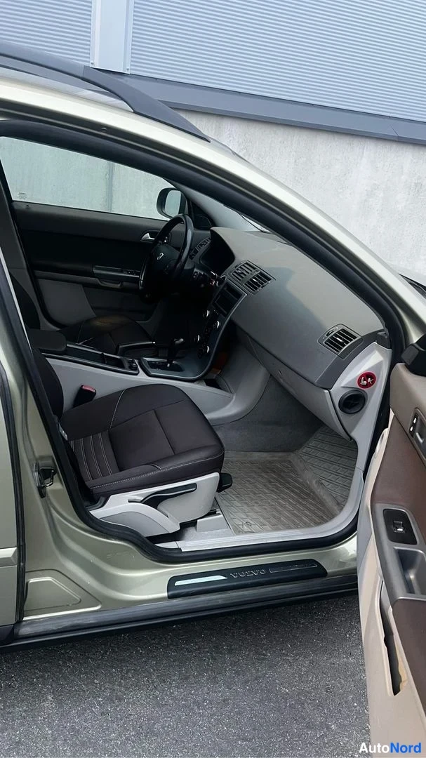Vihreä Volvo V50 2010, ohjaamo, kuva 18