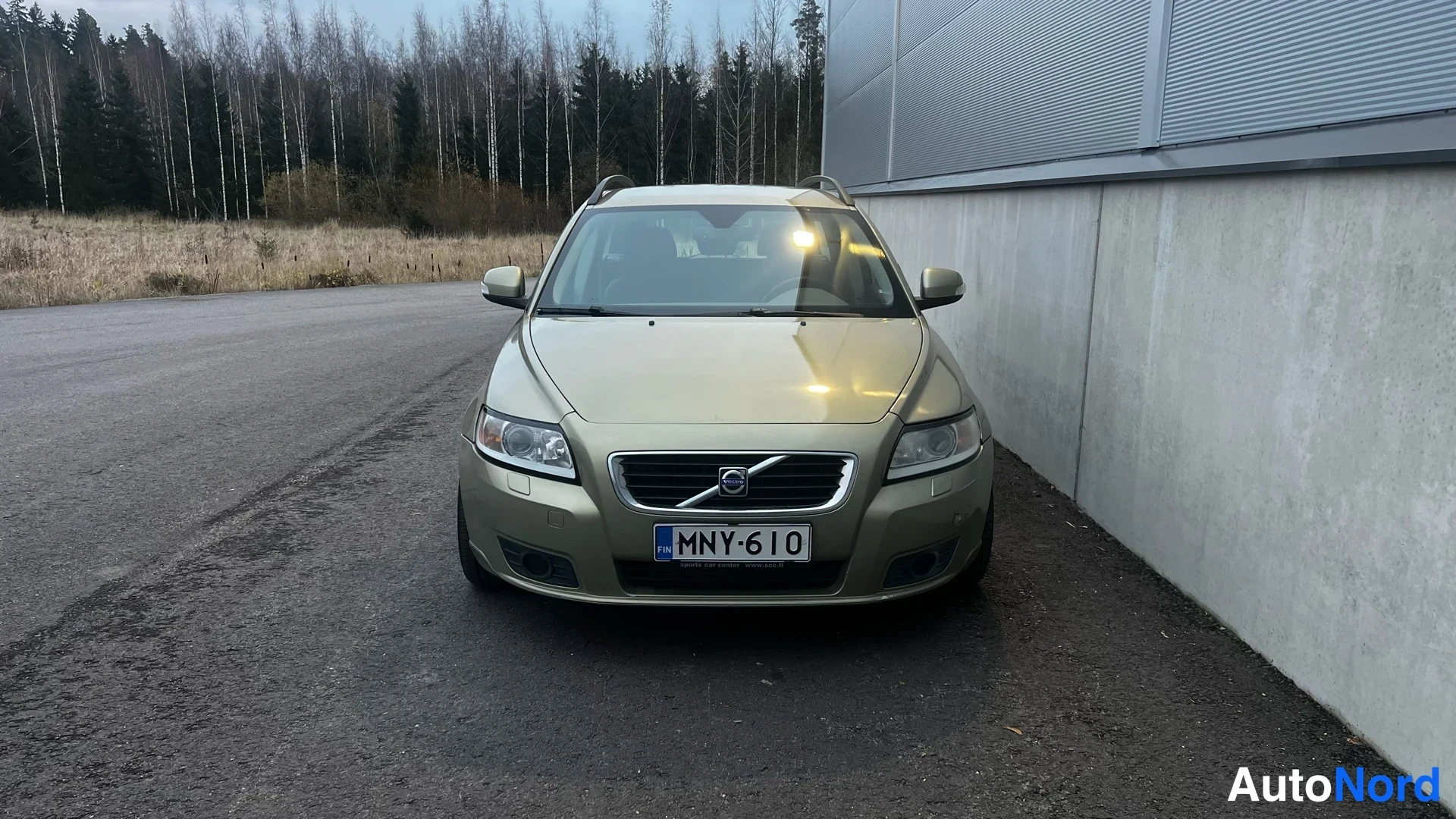 Vihreä Volvo V50 2010, edestä, kuva 6