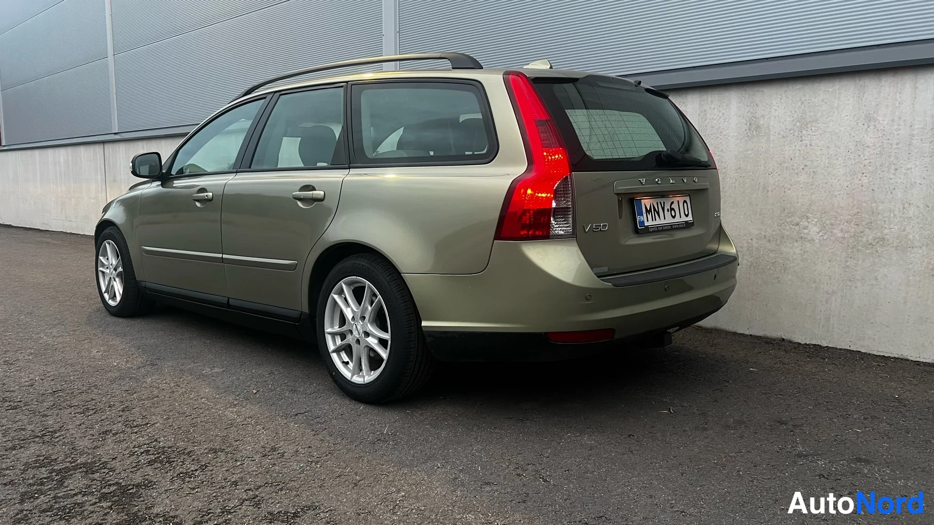 Vihreä Volvo V50 2010, takaviisto, kuva 13