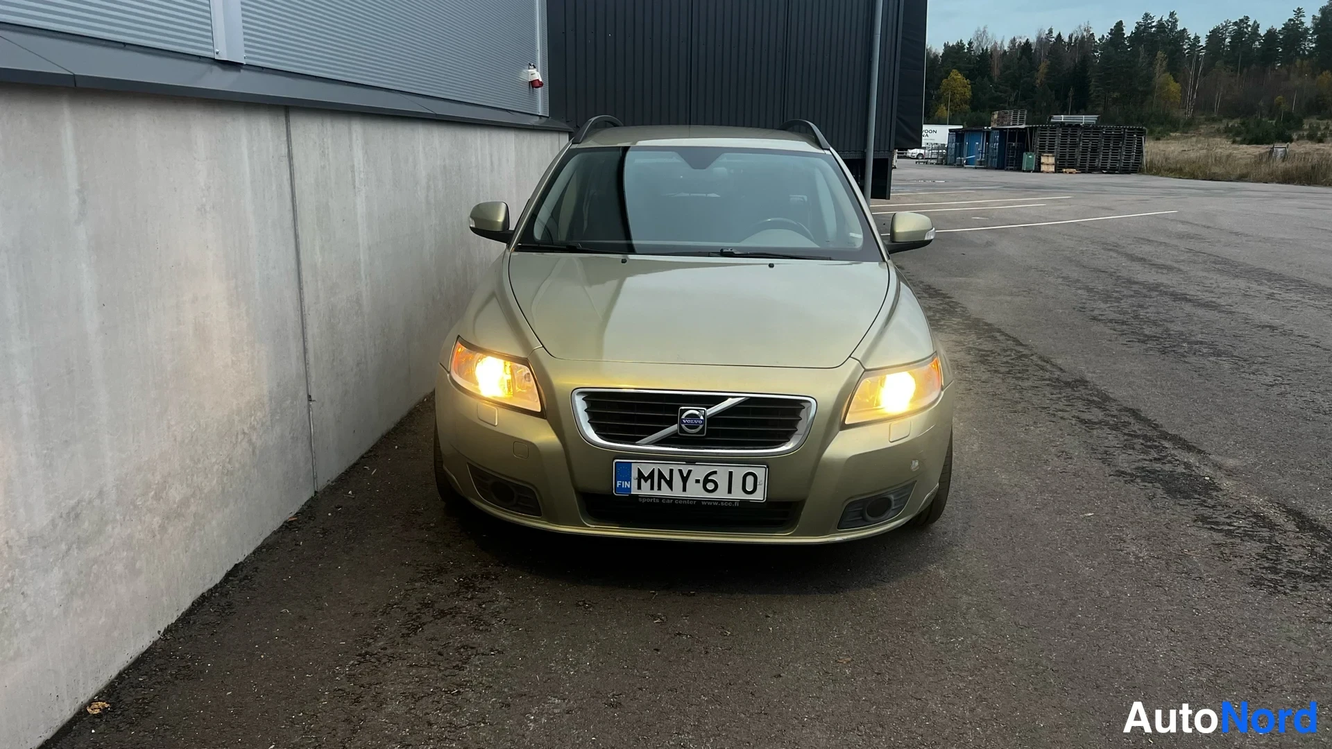 Vihreä Volvo V50 2010, edestä, kuva 7