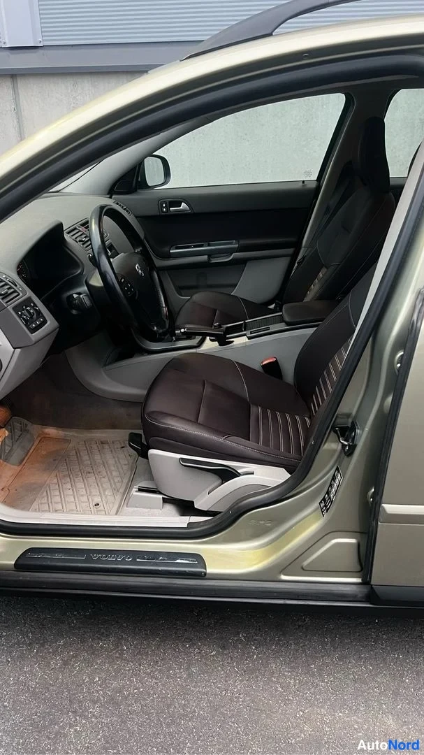 Vihreä Volvo V50 2010, etuistuimet, kuva 19