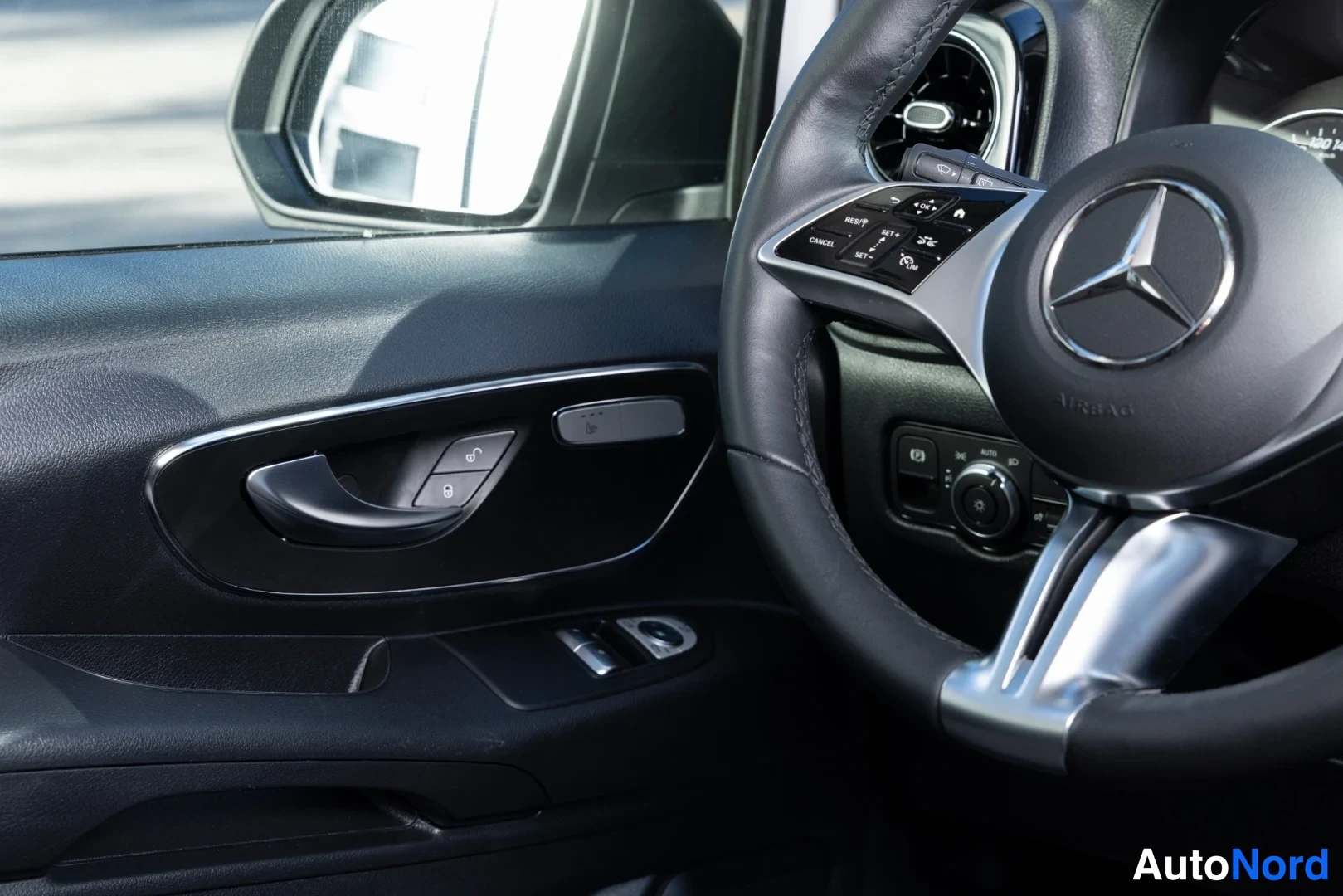 Valkoinen Mercedes-Benz Vito 2026, yksityiskohta, kuva 33