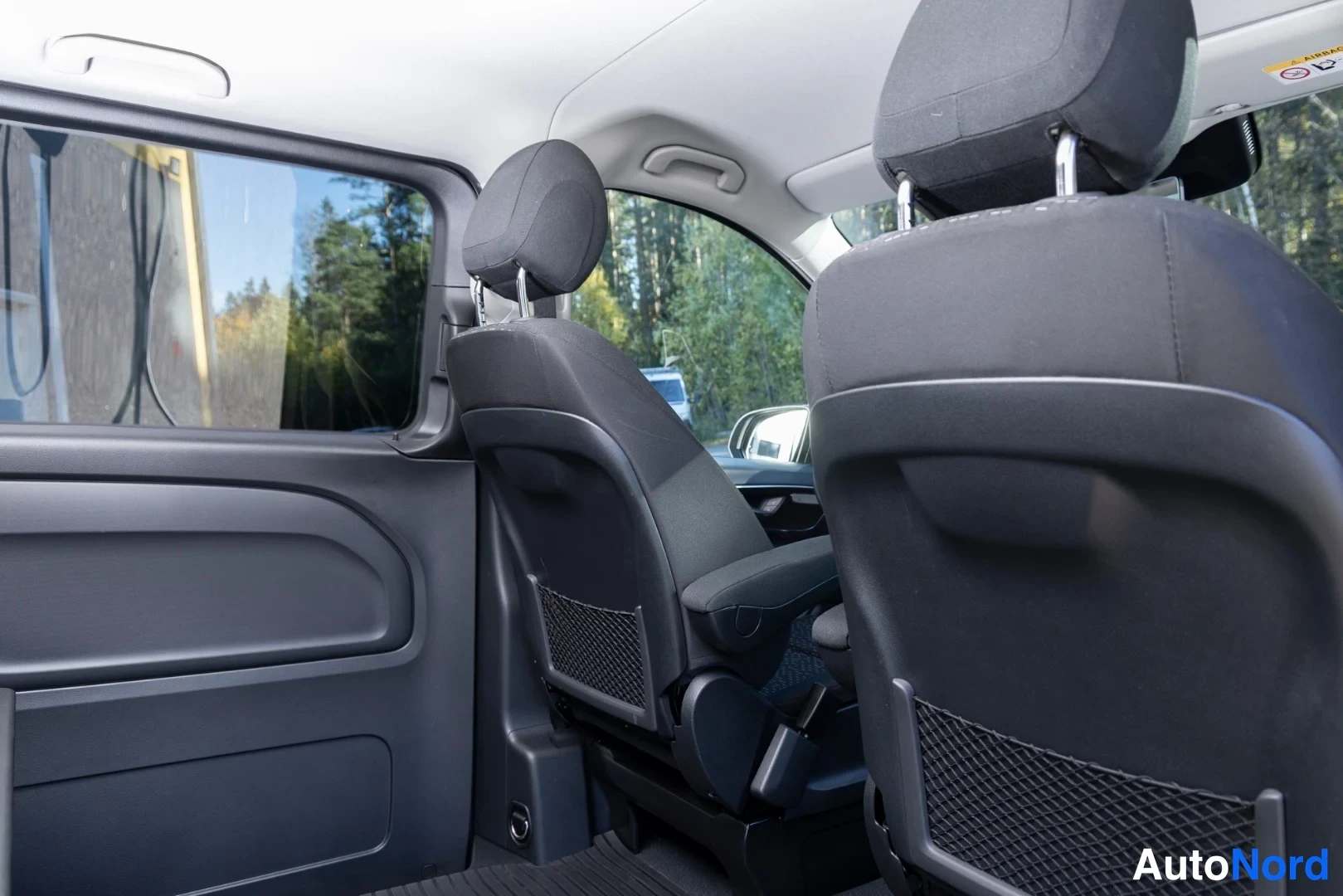 Valkoinen Mercedes-Benz Vito 2026, takaistuimet, kuva 11