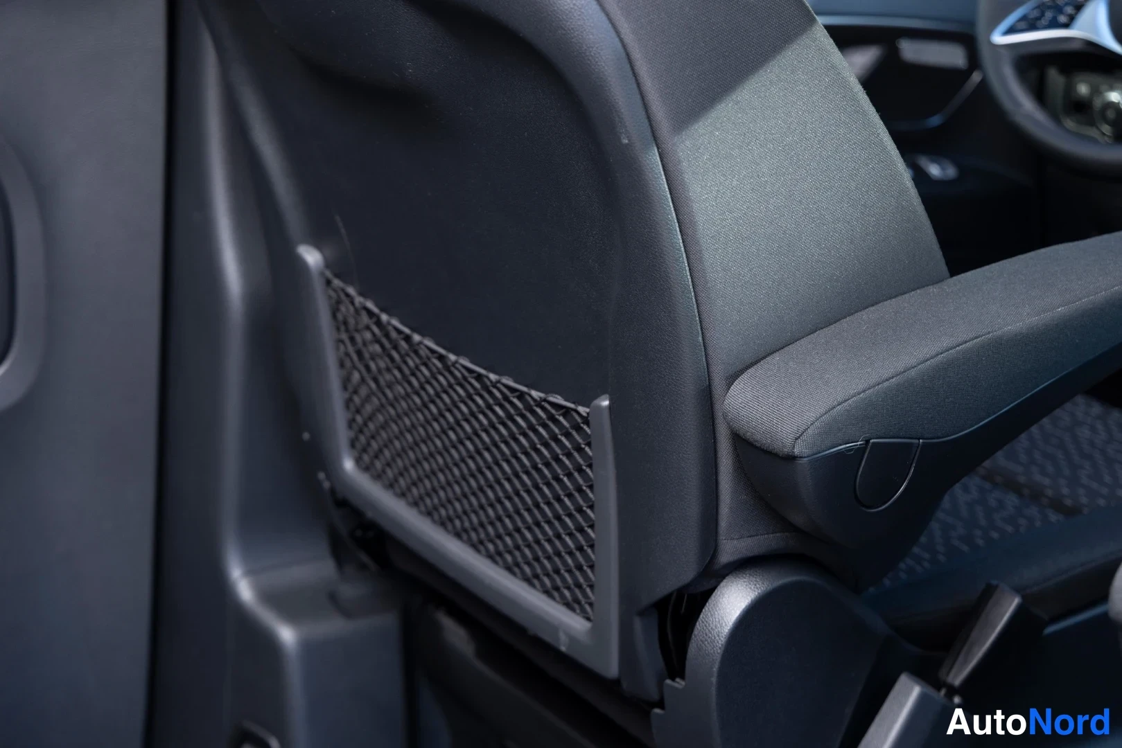 Valkoinen Mercedes-Benz Vito 2026, yksityiskohta, kuva 39