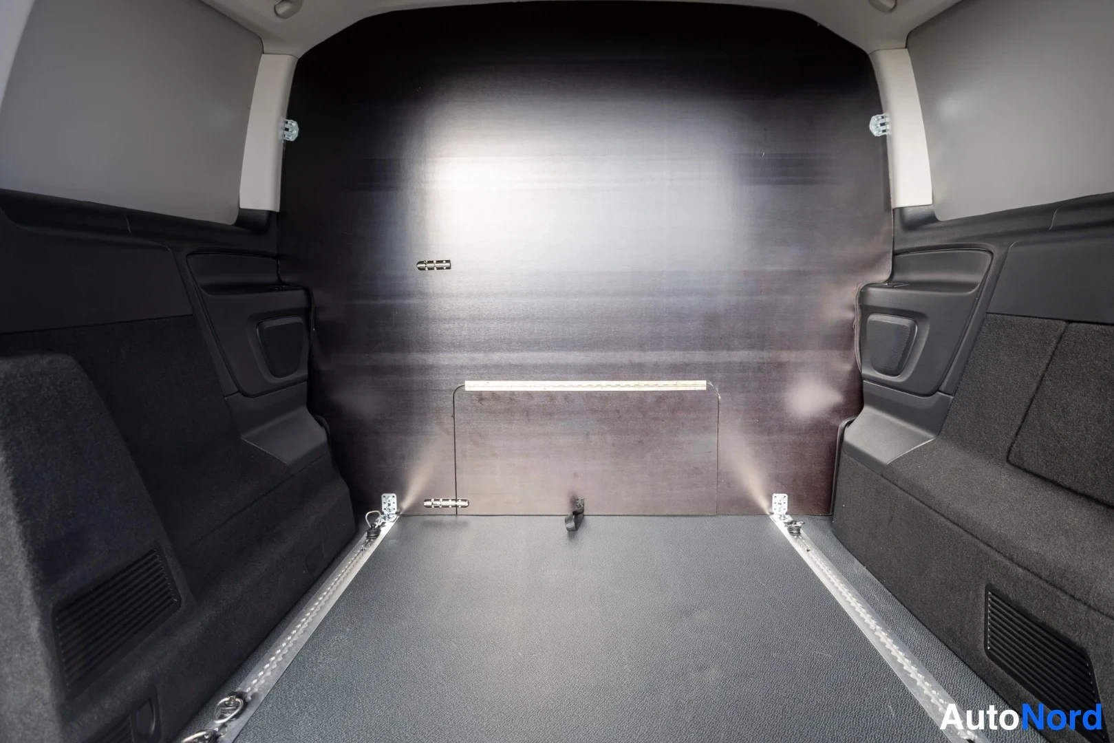 Valkoinen Mercedes-Benz Vito 2026, tavaratila, kuva 21