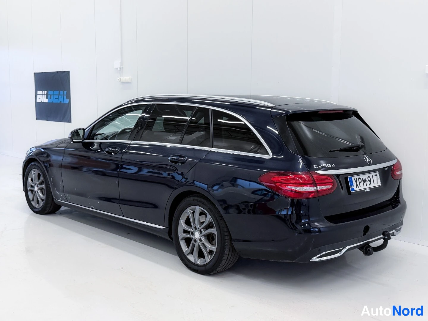 Sininen Mercedes-Benz C 2016, takaviisto, kuva 4