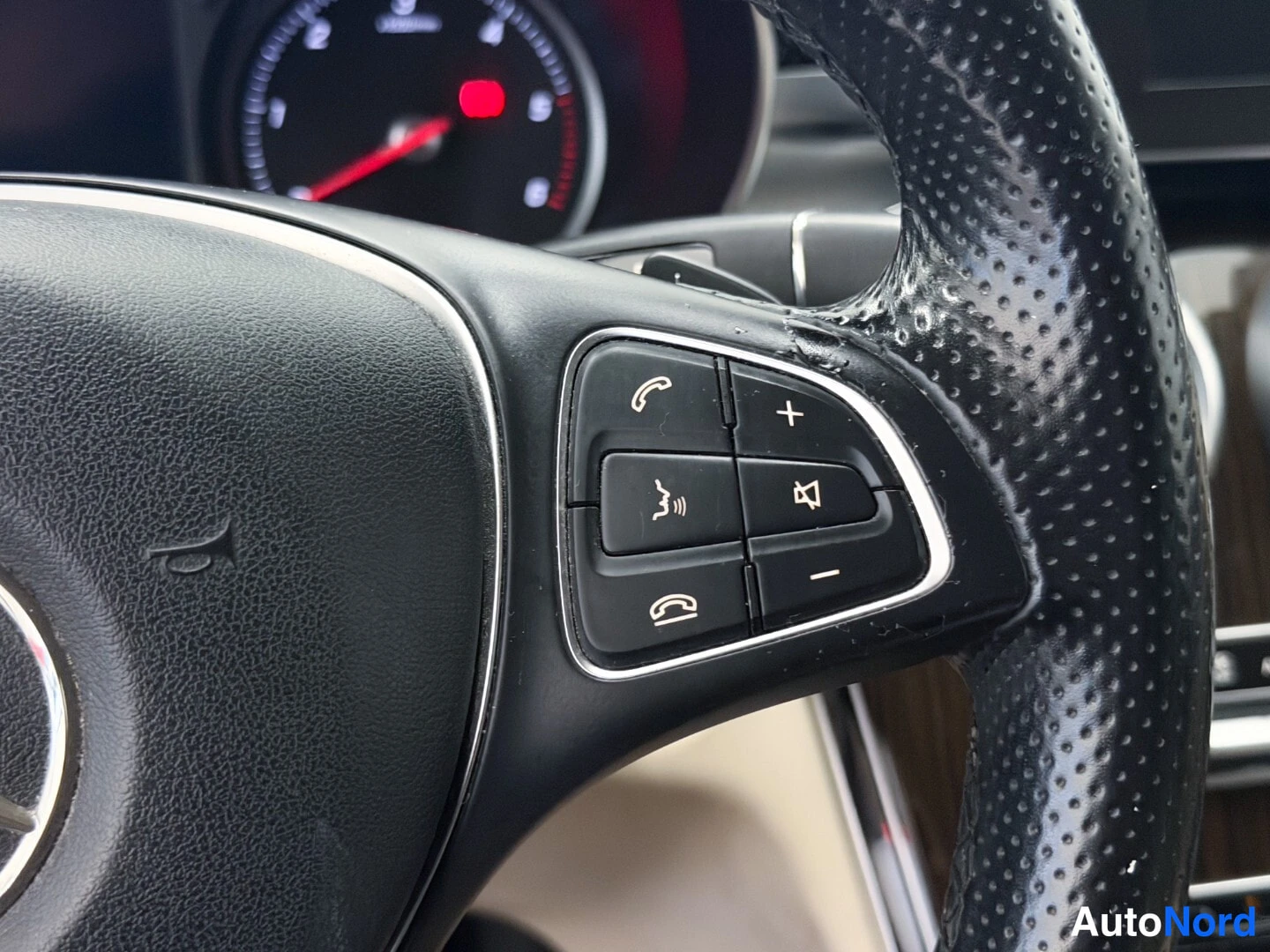 Sininen Mercedes-Benz C 2016, yksityiskohta, kuva 19
