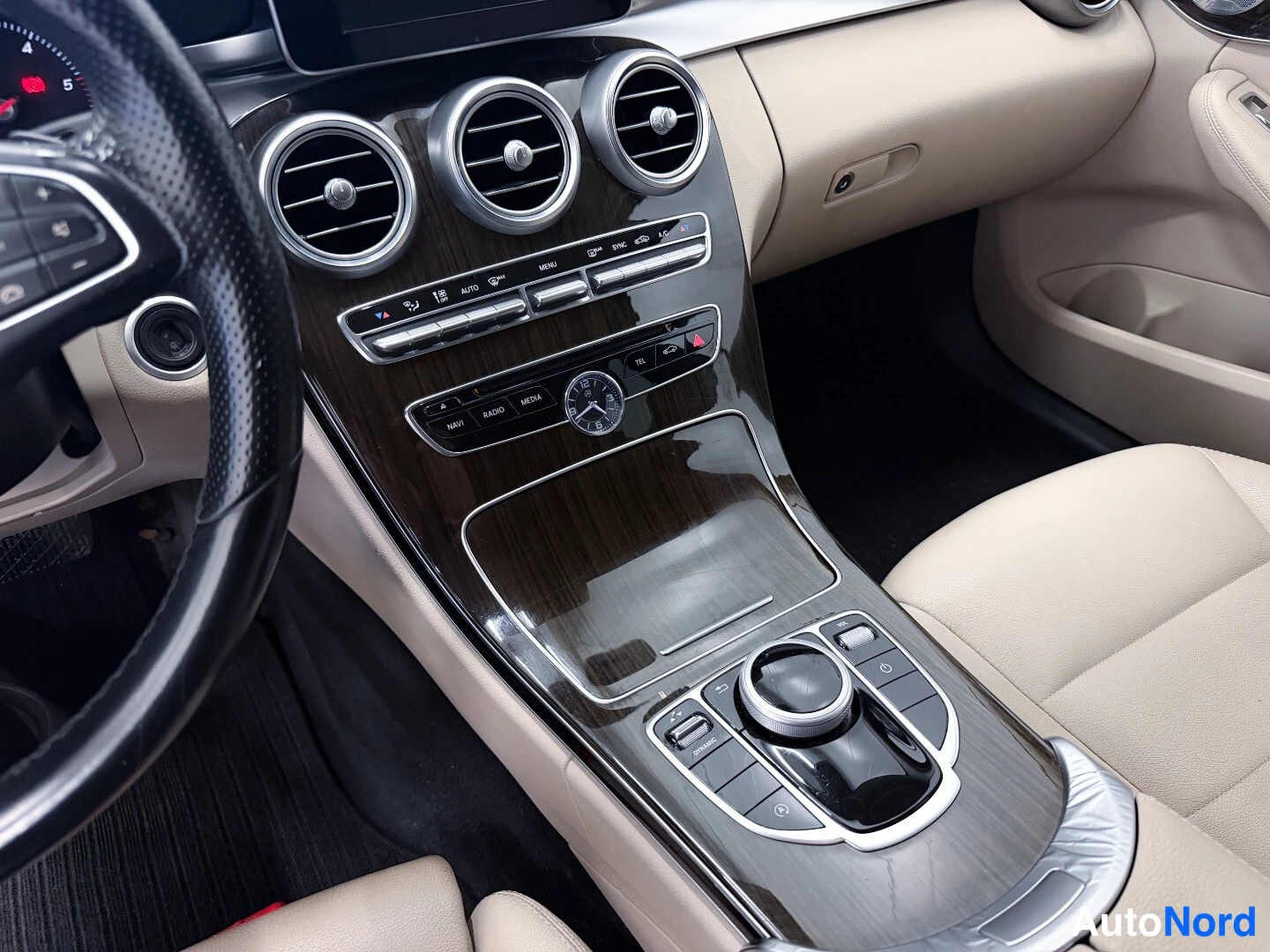 Sininen Mercedes-Benz C 2016, ohjaamo, kuva 10
