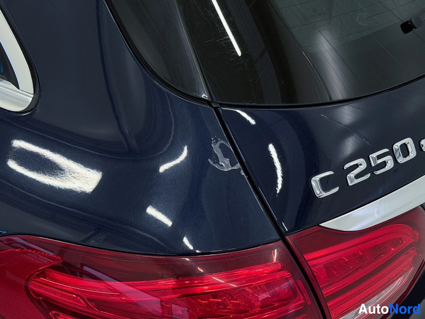 Sininen Mercedes-Benz C 2016, yksityiskohta, kuva 31