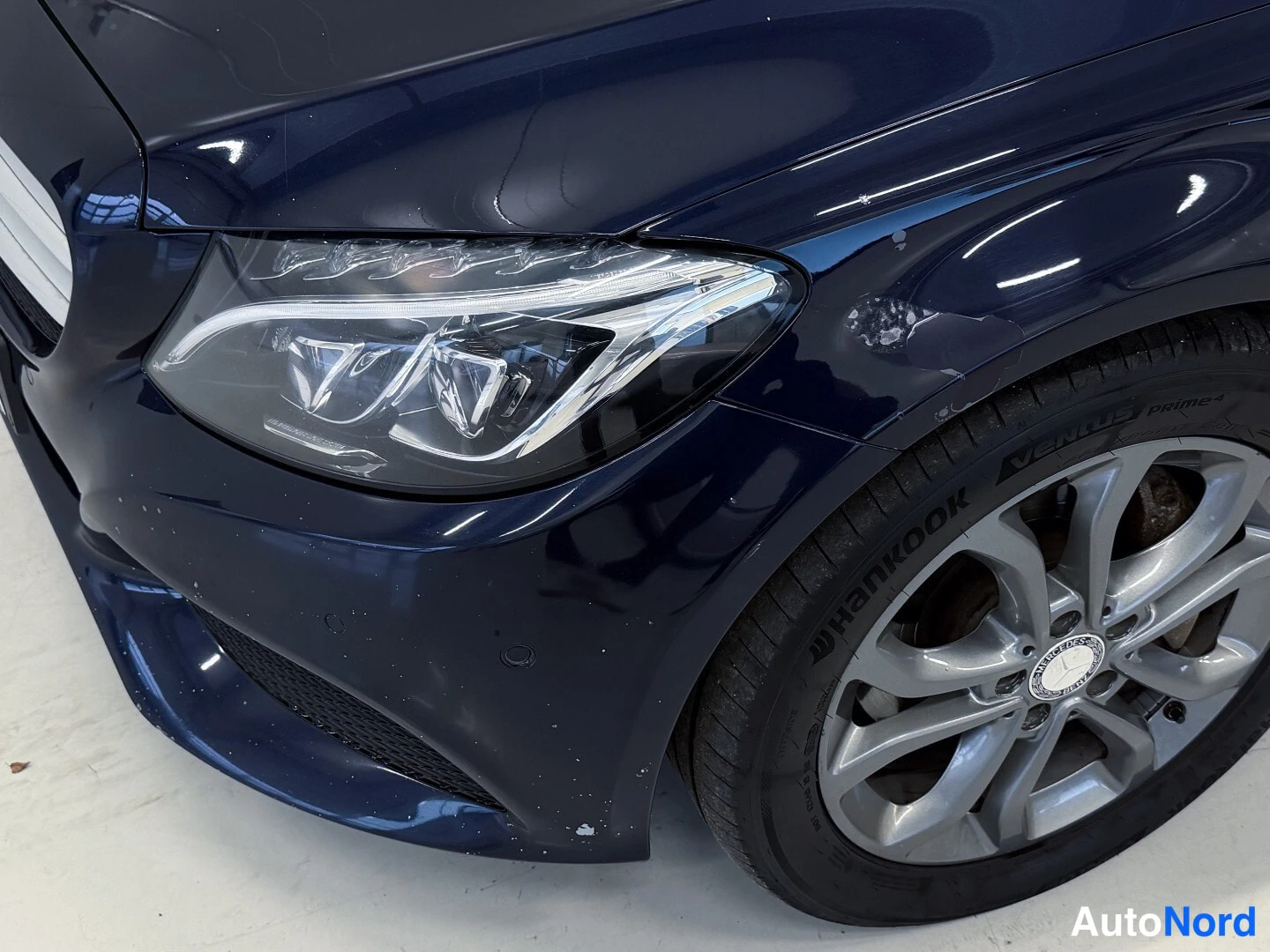 Sininen Mercedes-Benz C 2016, yksityiskohta, kuva 35