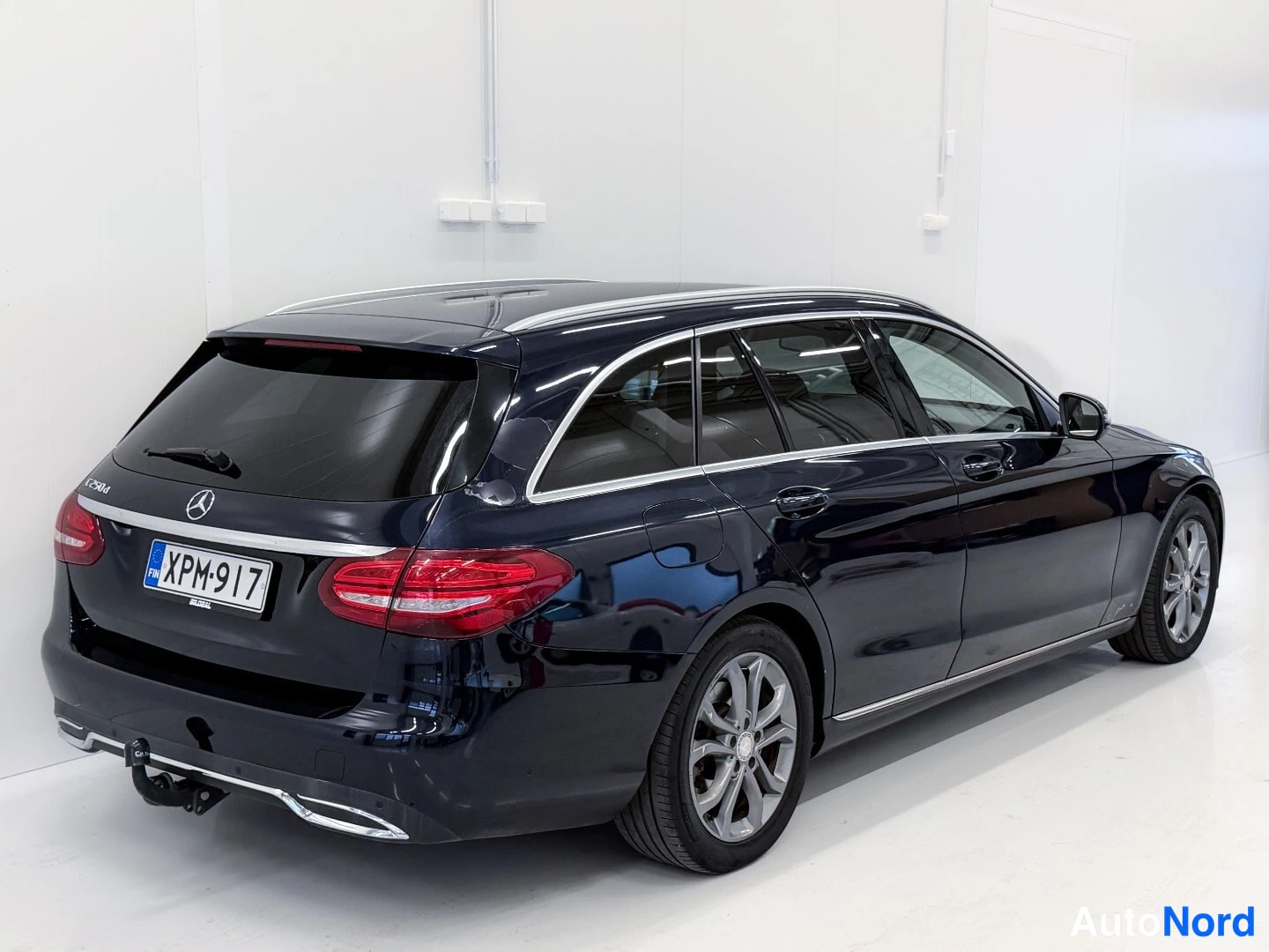 Sininen Mercedes-Benz C 2016, takaviisto, kuva 5
