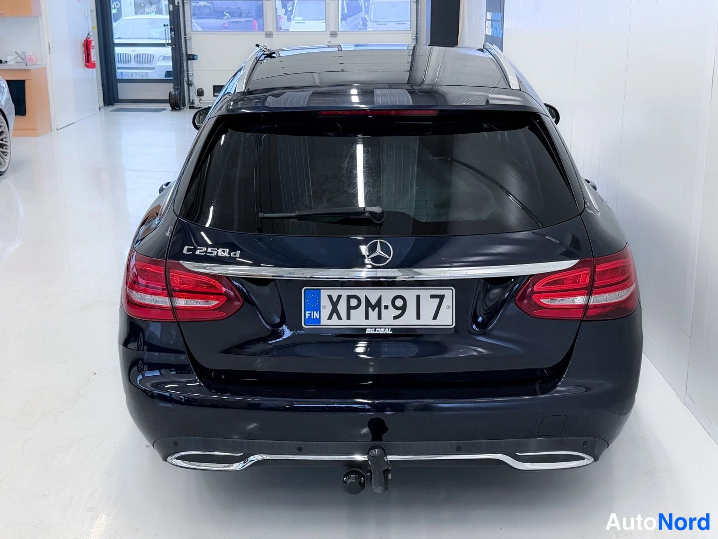 Sininen Mercedes-Benz C 2016, takaa, kuva 6