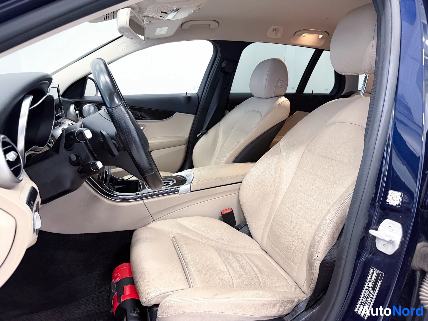 Sininen Mercedes-Benz C 2016, etuistuimet, kuva 11