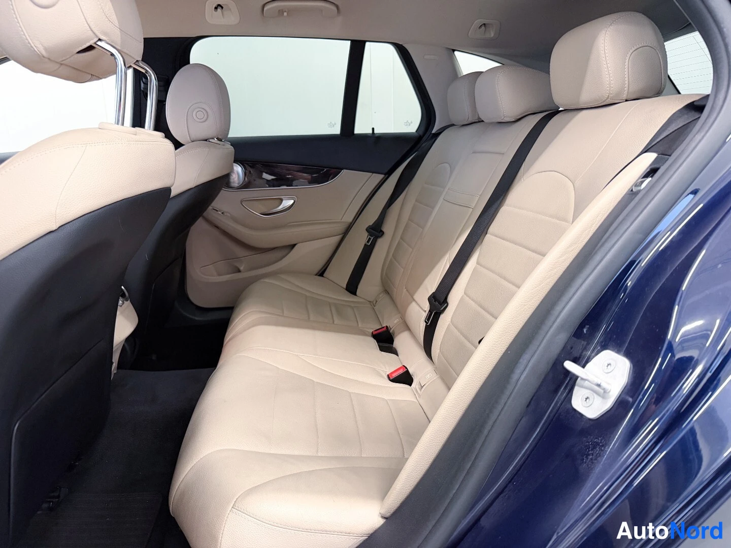Sininen Mercedes-Benz C 2016, takaistuimet, kuva 13