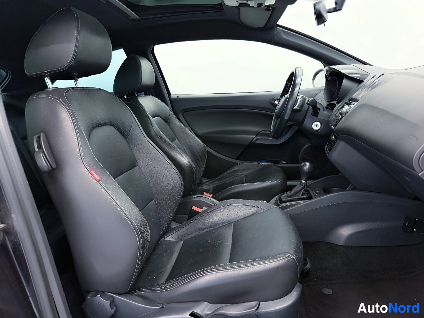 Musta Seat Ibiza 2010, etuistuimet, kuva 10