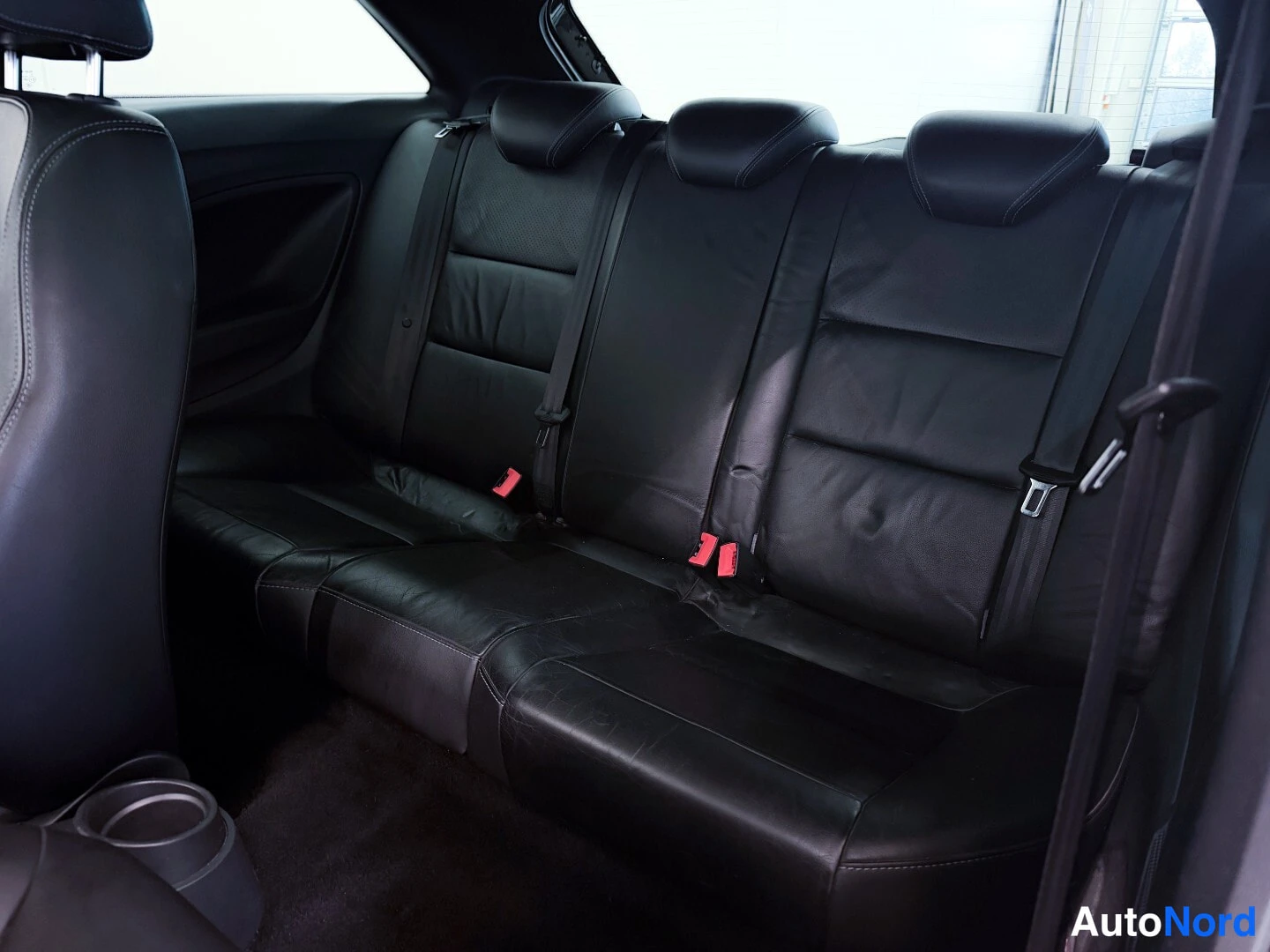 Musta Seat Ibiza 2010, takaistuimet, kuva 11