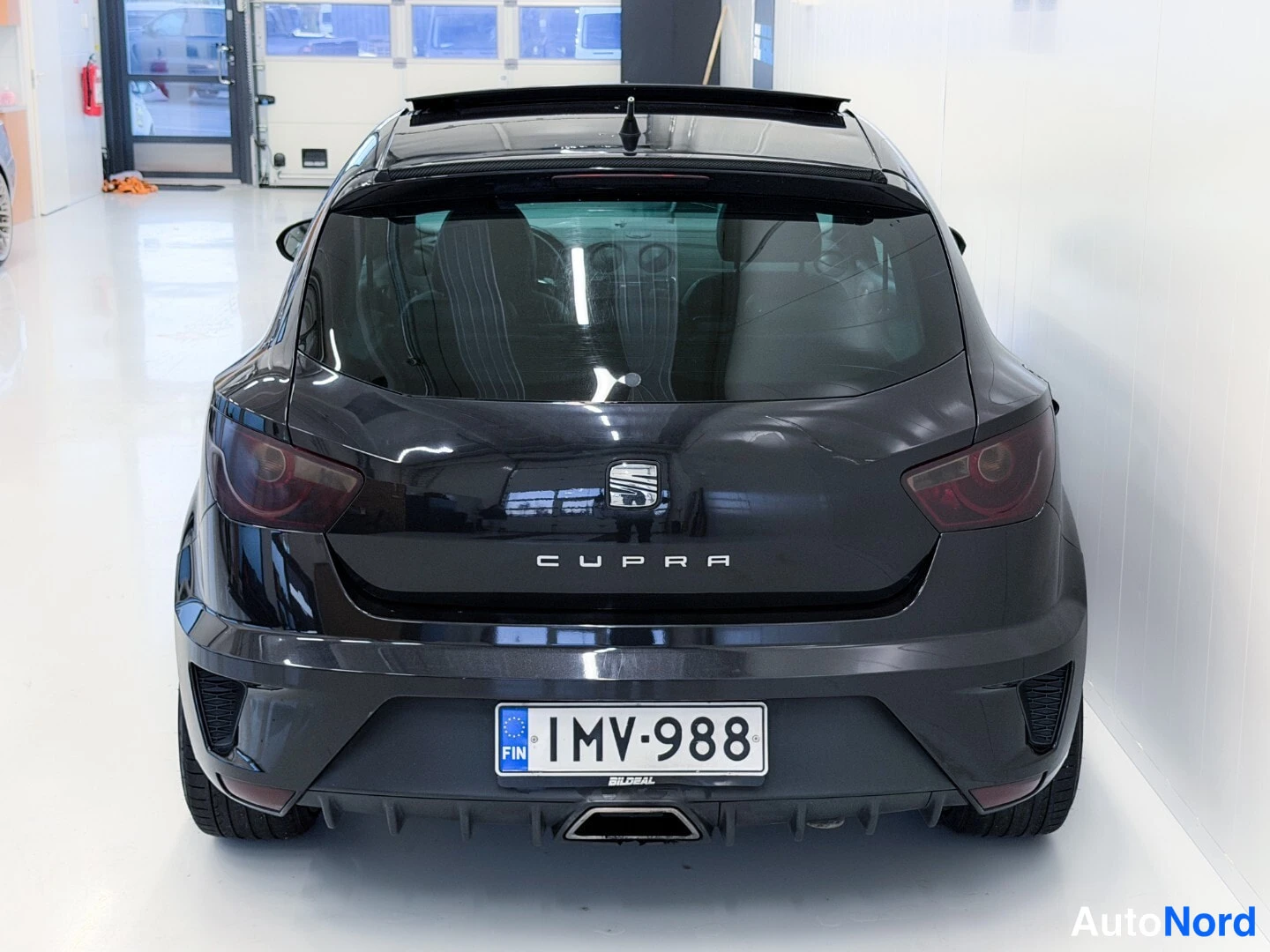Musta Seat Ibiza 2010, takaa, kuva 6