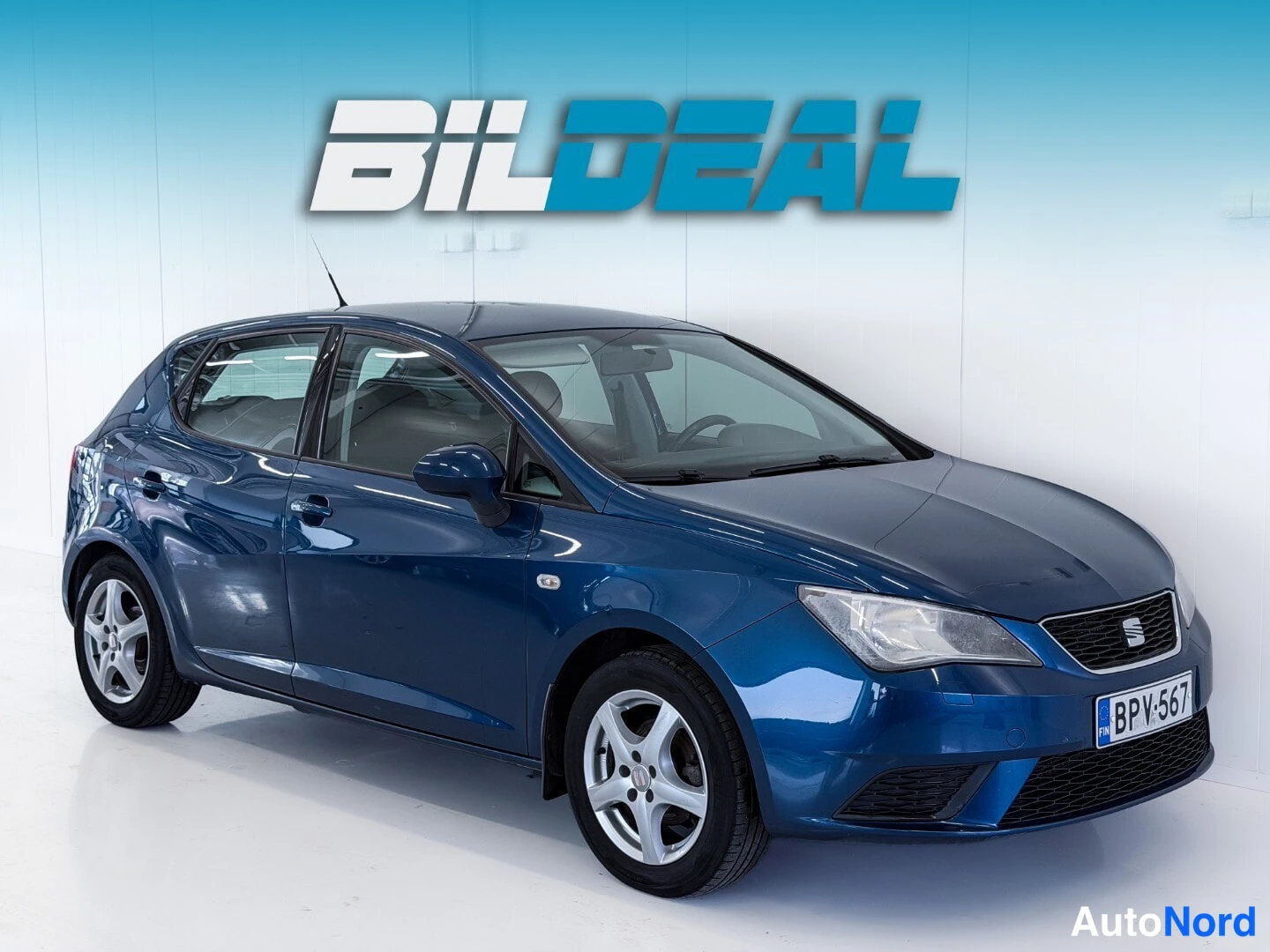 Sininen Seat Ibiza 2013, etuviisto, keula oikealle, kuva 2