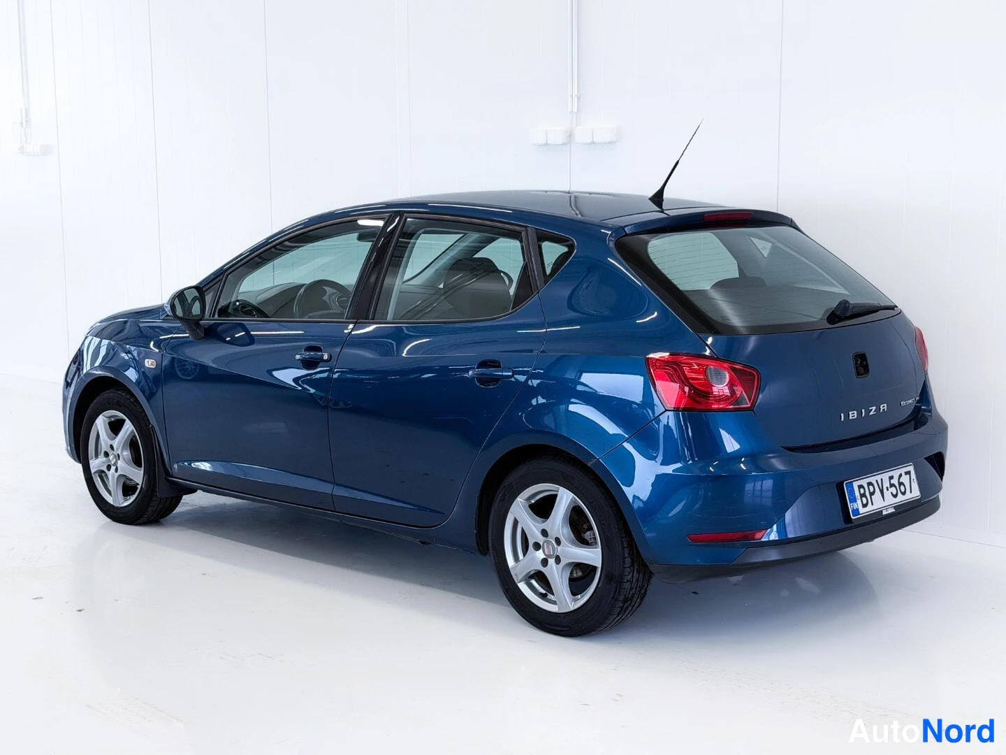 Sininen Seat Ibiza 2013, takaviisto, kuva 4