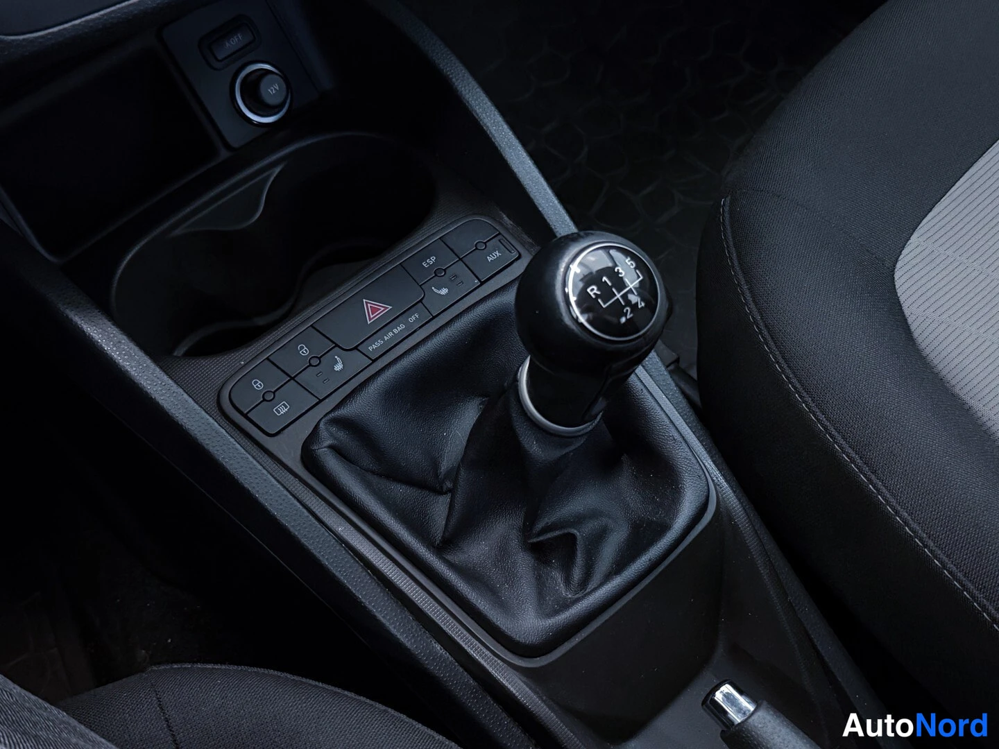 Sininen Seat Ibiza 2013, yksityiskohta, kuva 17