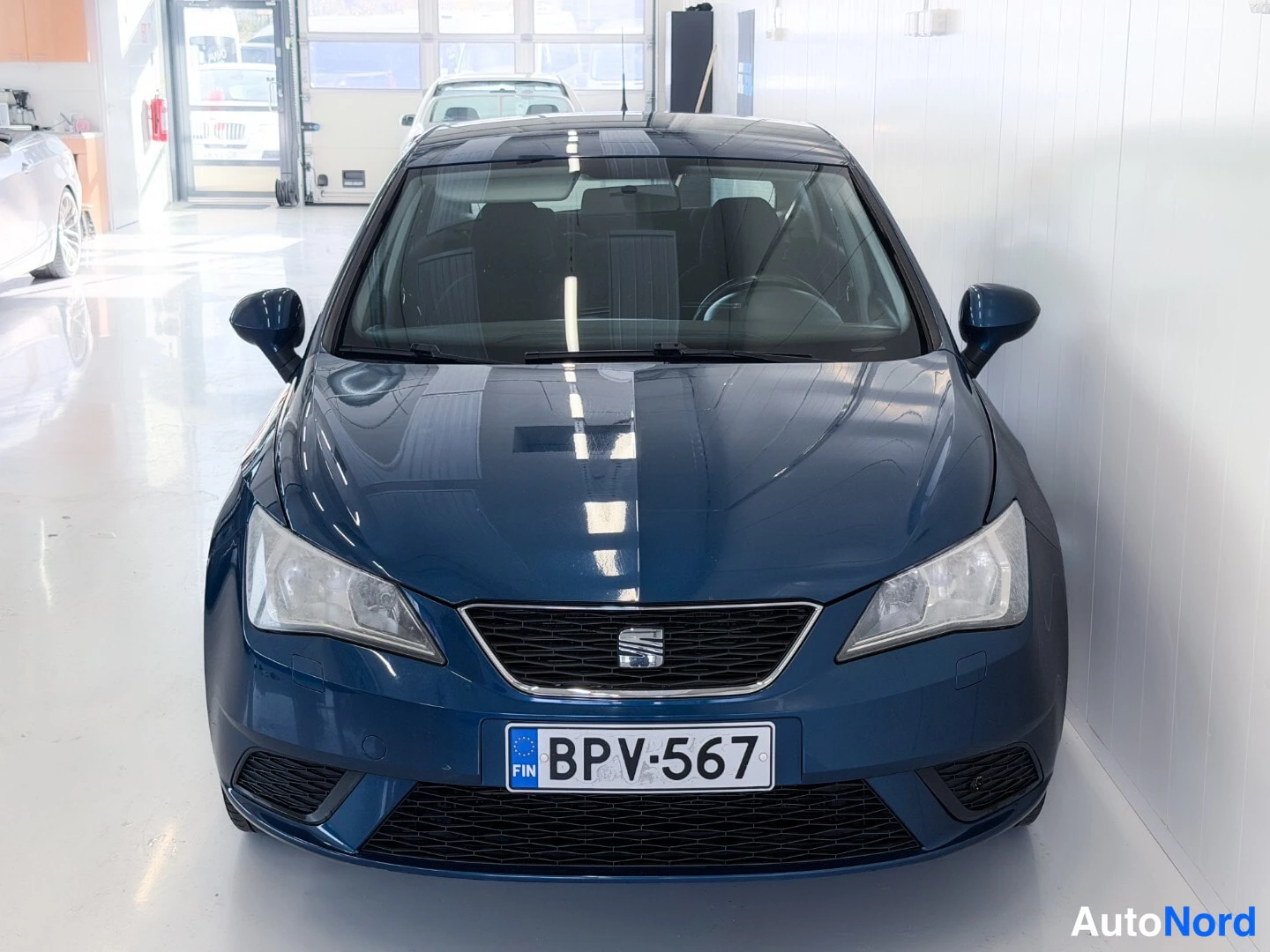 Sininen Seat Ibiza 2013, edestä, kuva 3
