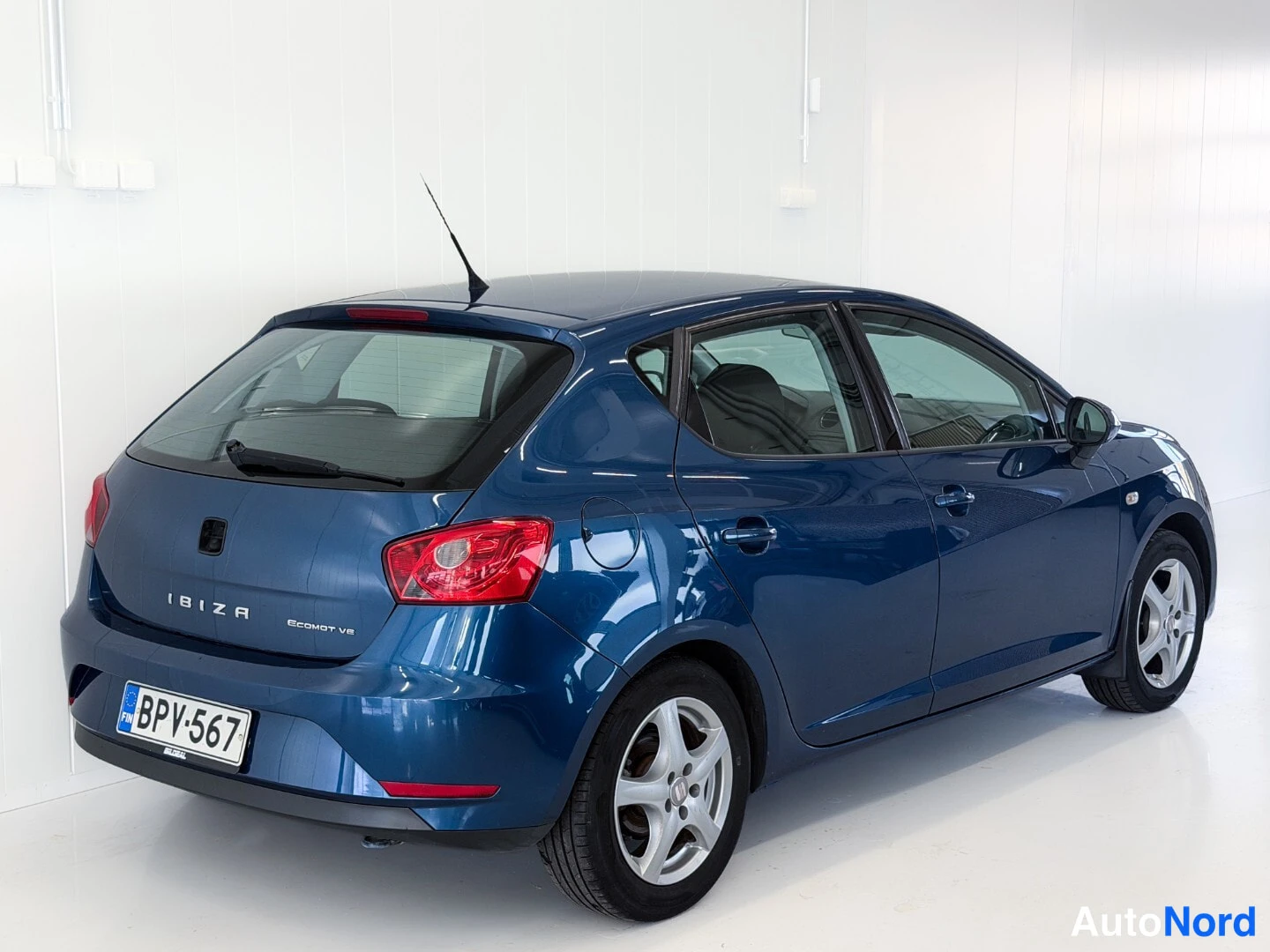 Sininen Seat Ibiza 2013, takaviisto, kuva 5