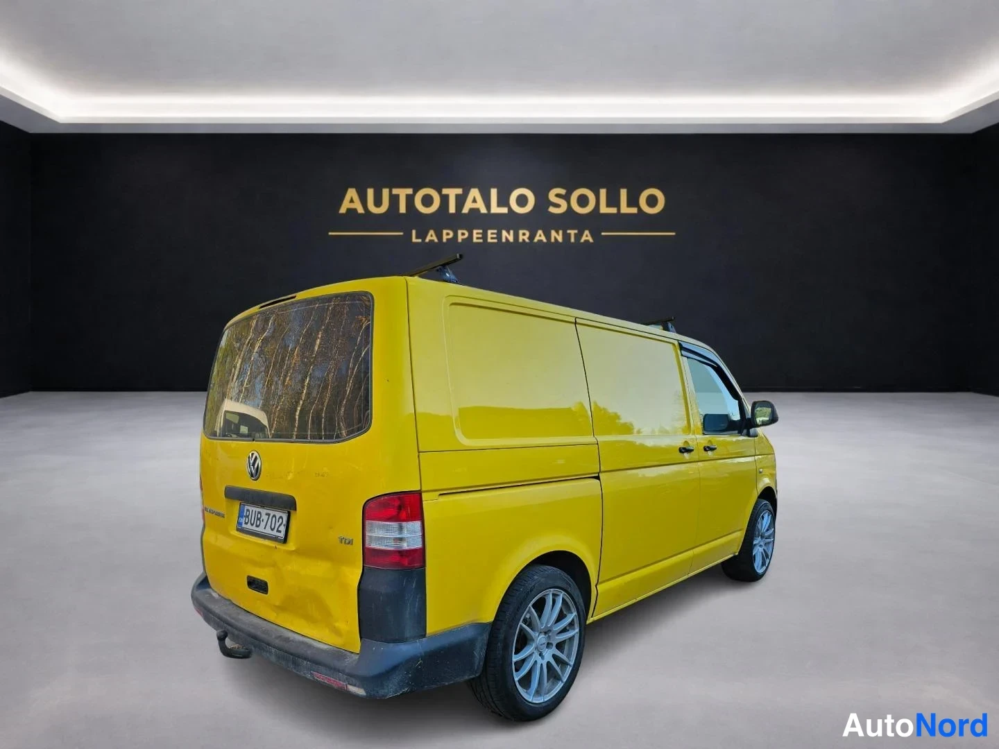 Keltainen Volkswagen Transporter 2013, takaviisto, kuva 4