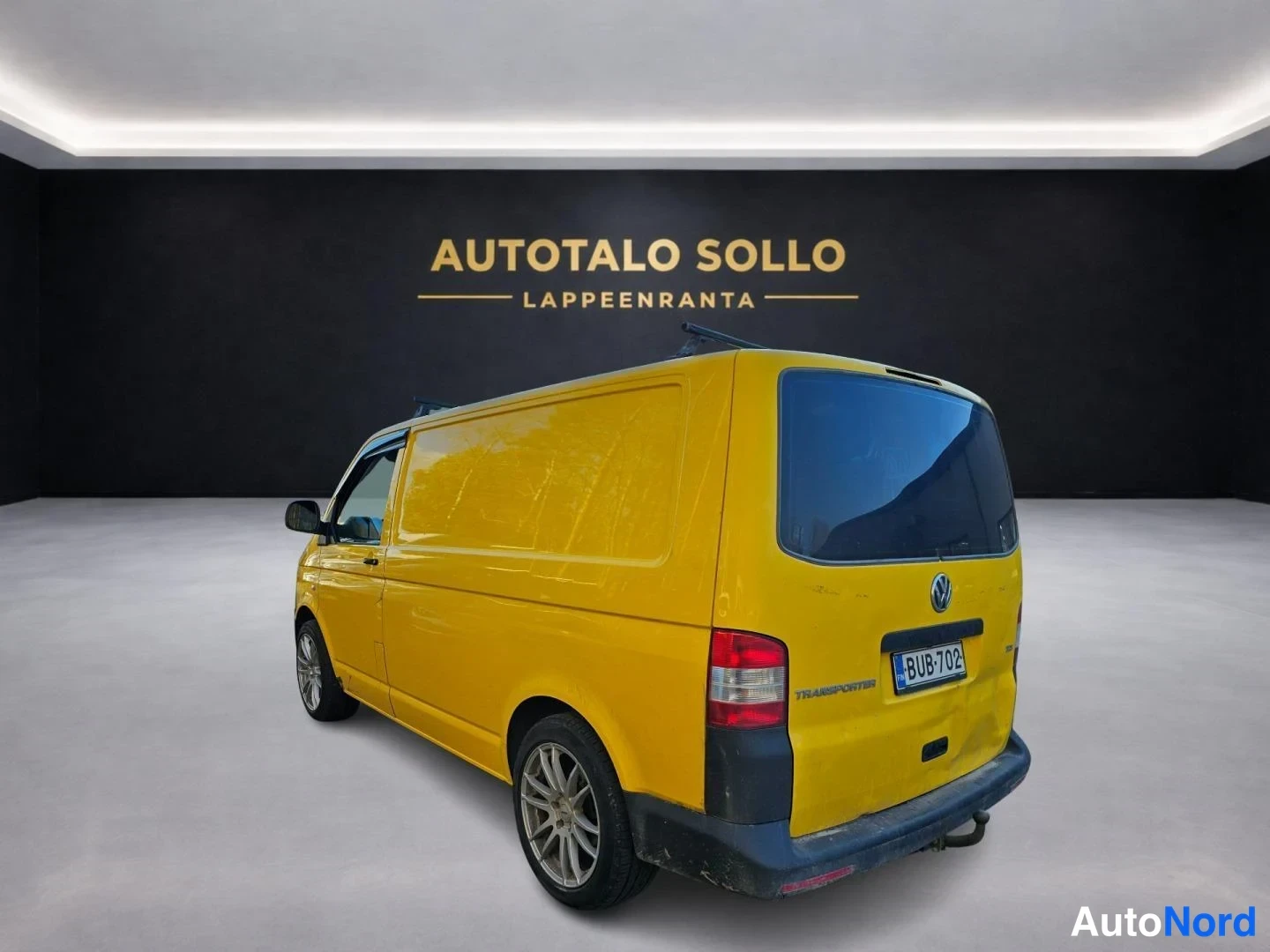 Keltainen Volkswagen Transporter 2013, takaviisto, kuva 5
