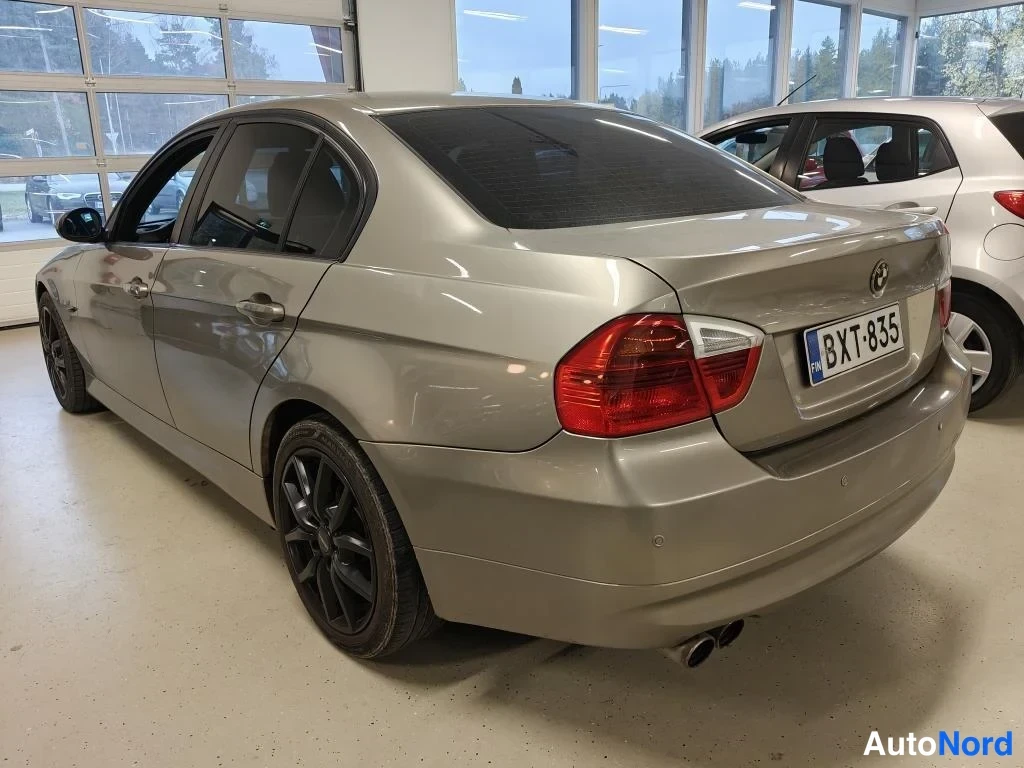 Kupari BMW 318i 2008, takaviisto, kuva 3