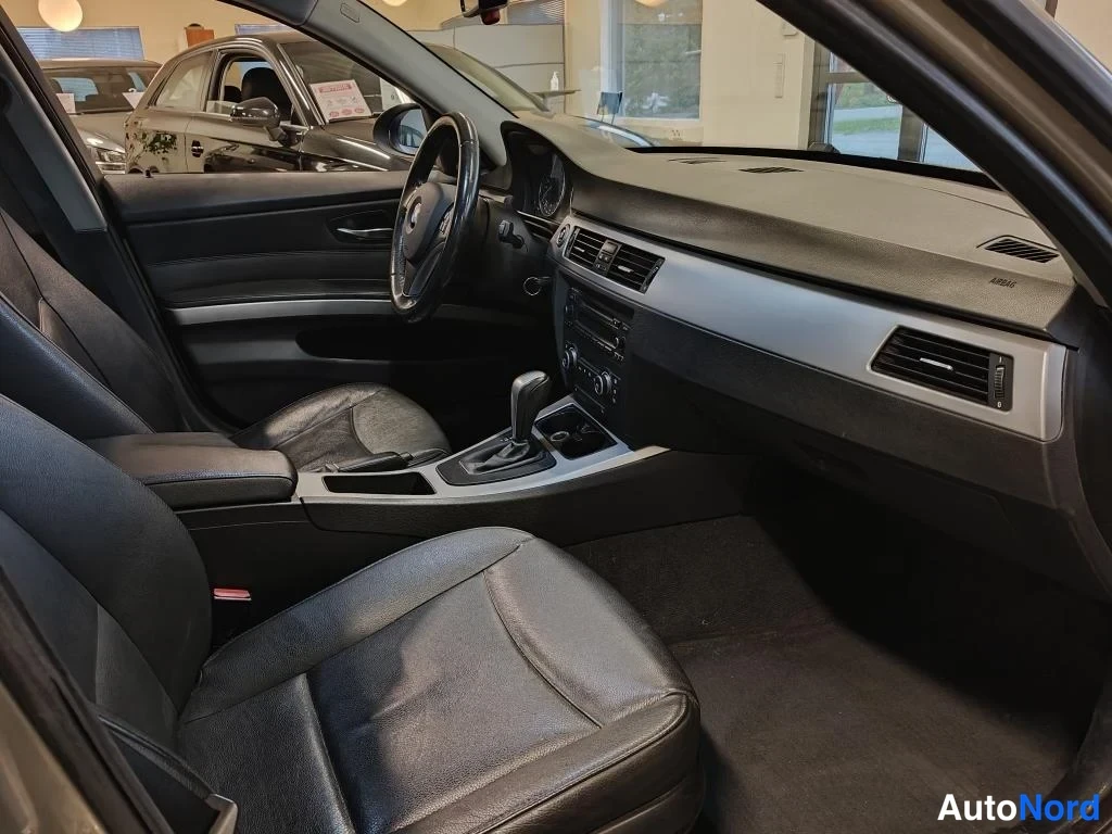 Kupari BMW 318i 2008, ohjaamo, kuva 5