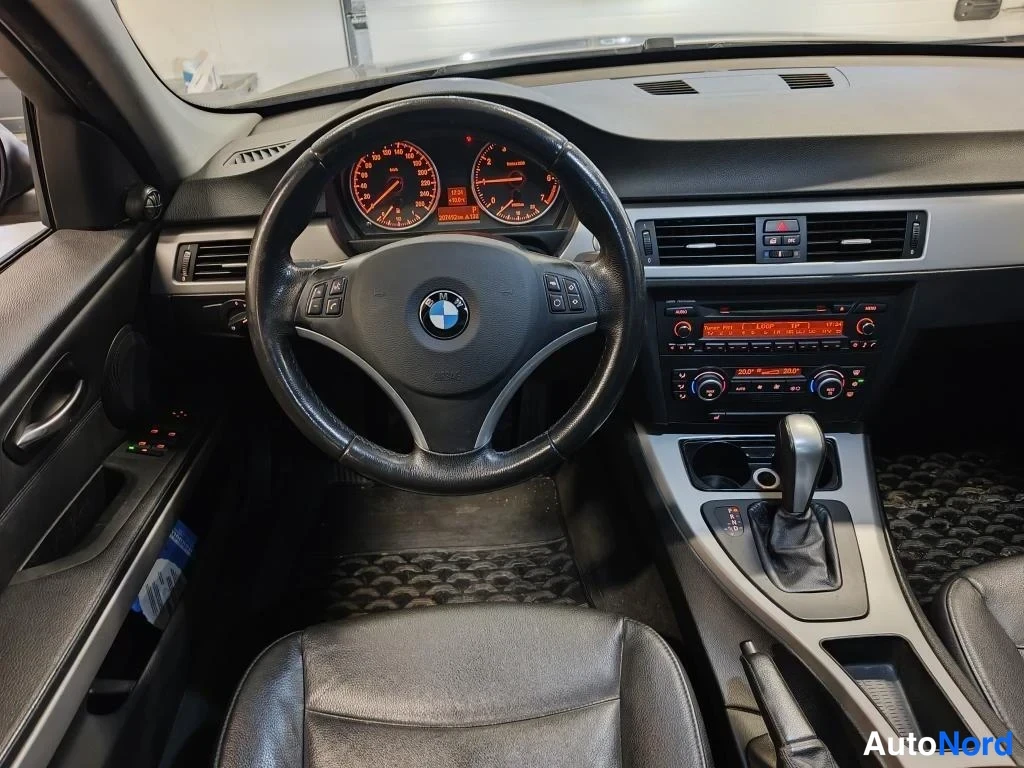 Kupari BMW 318i 2008, ohjaamo, kuva 6