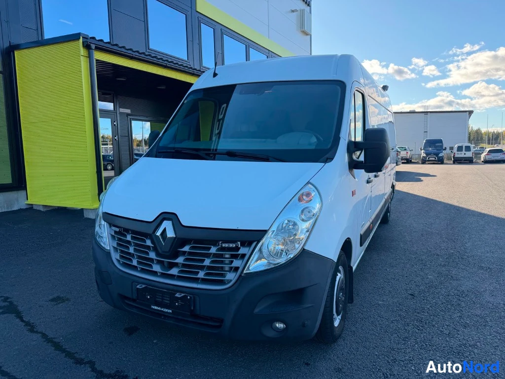 White Renault Master 2018, front three-quarter, nose to the left, photo 2