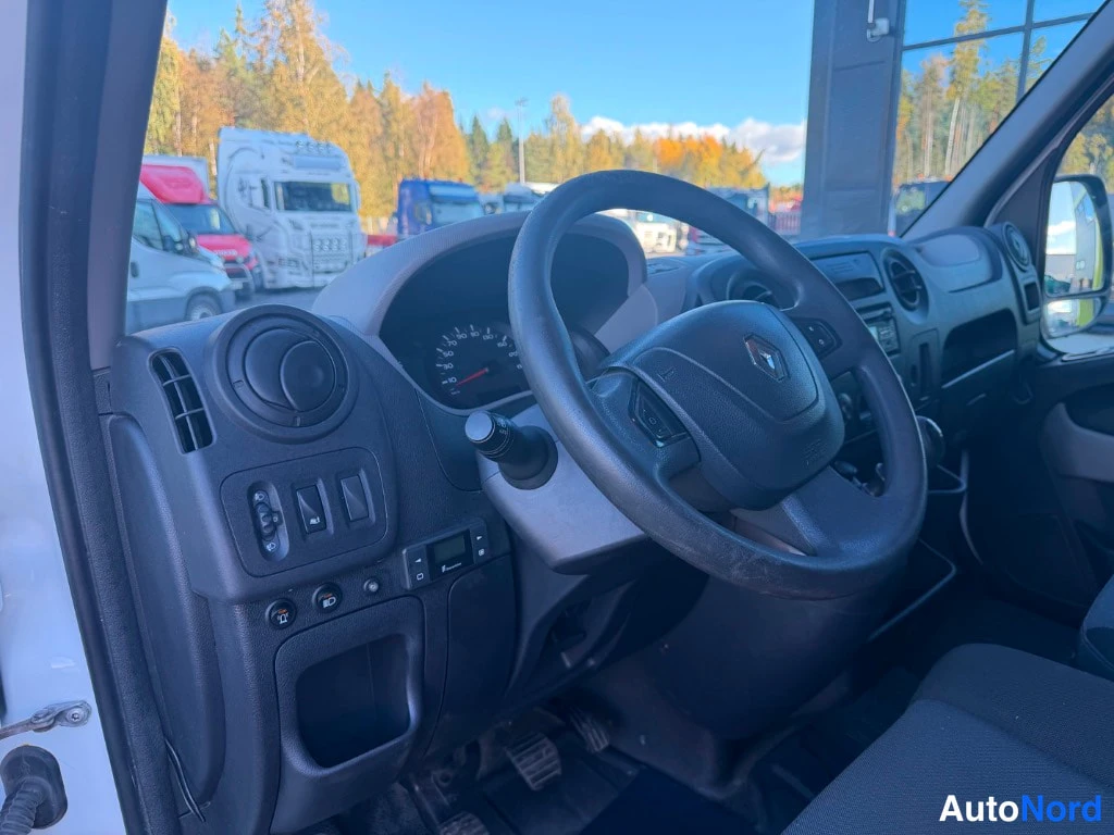 White Renault Master 2018, cockpit, photo 8