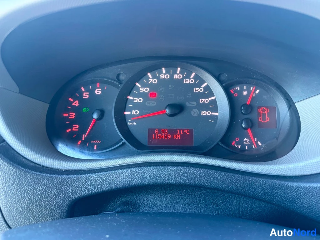 White Renault Master 2018, detail, photo 19