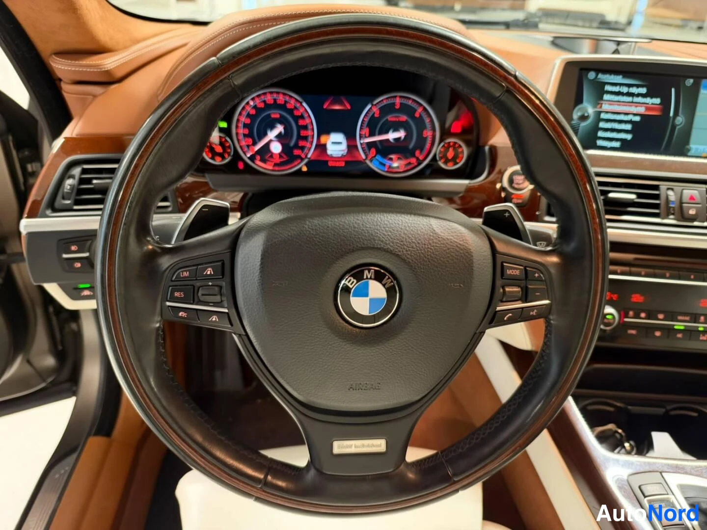 Ruskea BMW 640d xDrive 2015, ohjaamo, kuva 6