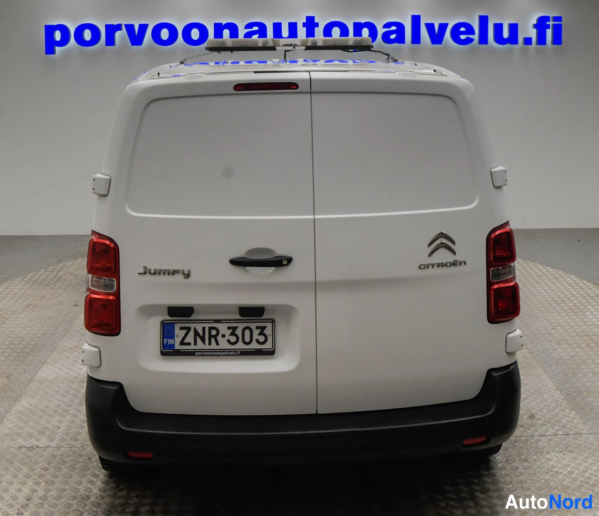 Valkoinen Citroen Jumpy 2021, takaa, kuva 8