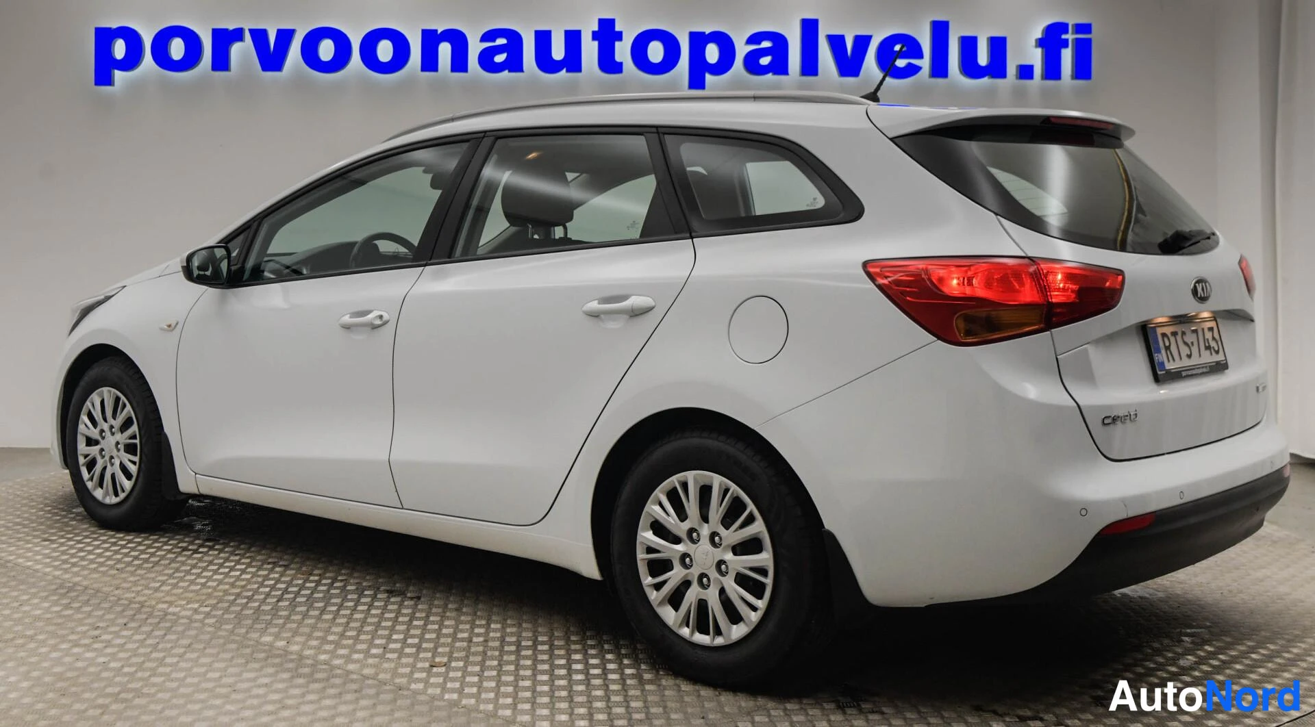 Valkoinen Kia Ceed 2018, takaviisto, kuva 5
