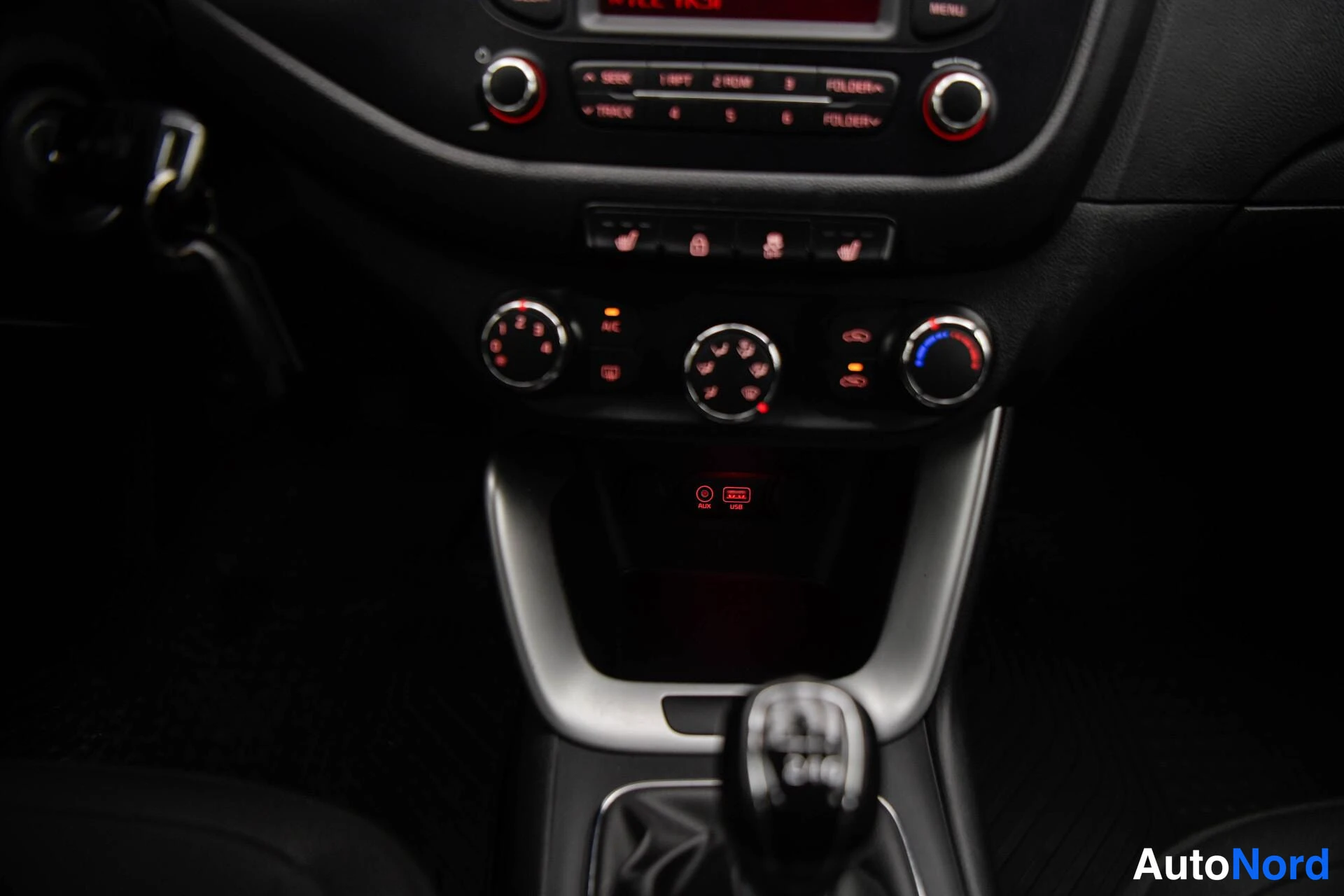 Valkoinen Kia Ceed 2018, yksityiskohta, kuva 22