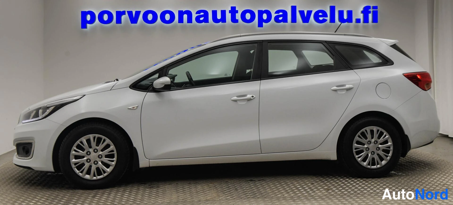 Valkoinen Kia Ceed 2018, takaviisto, kuva 7