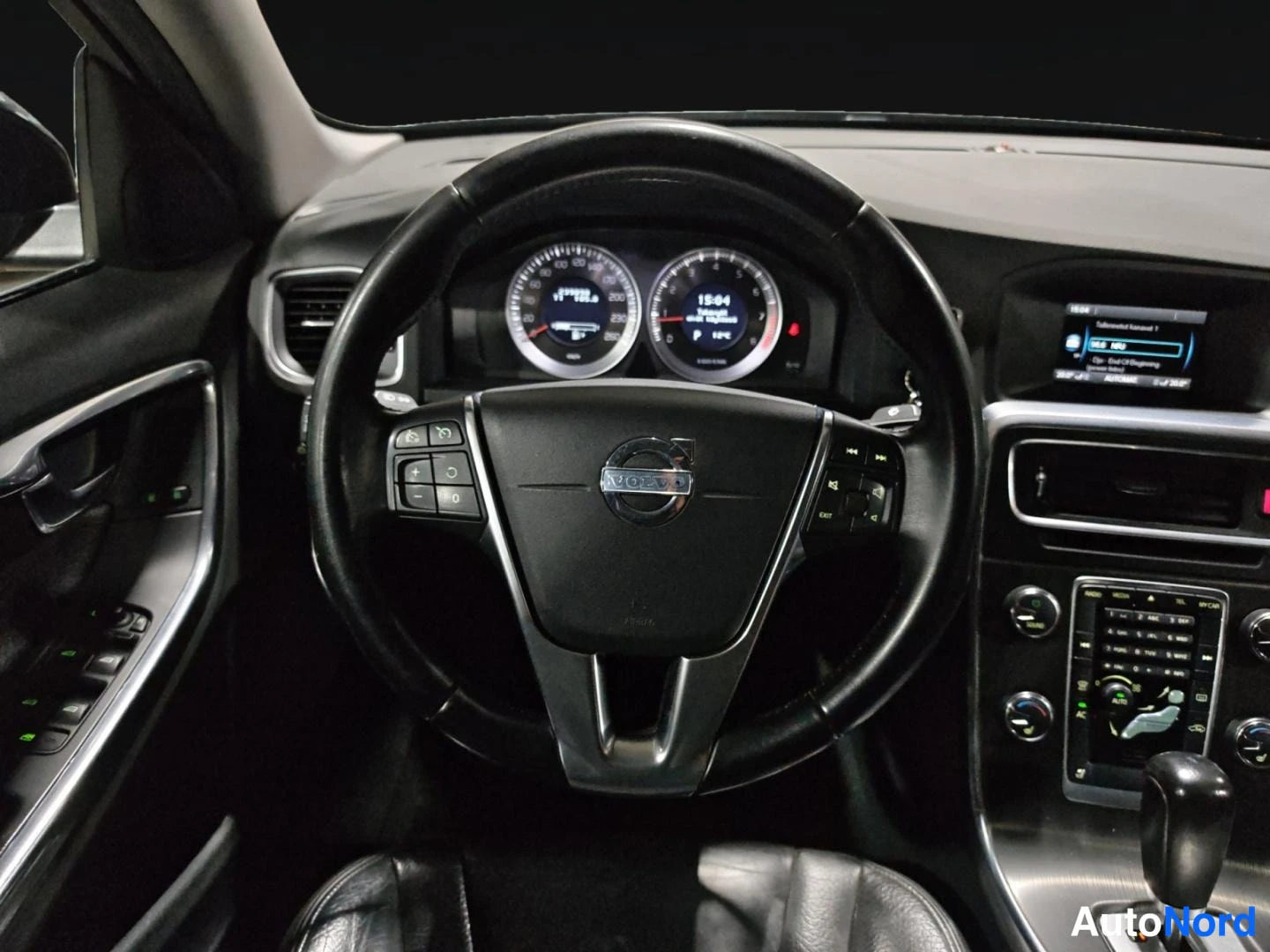 Musta Volvo S60 2012, ohjaamo, kuva 12