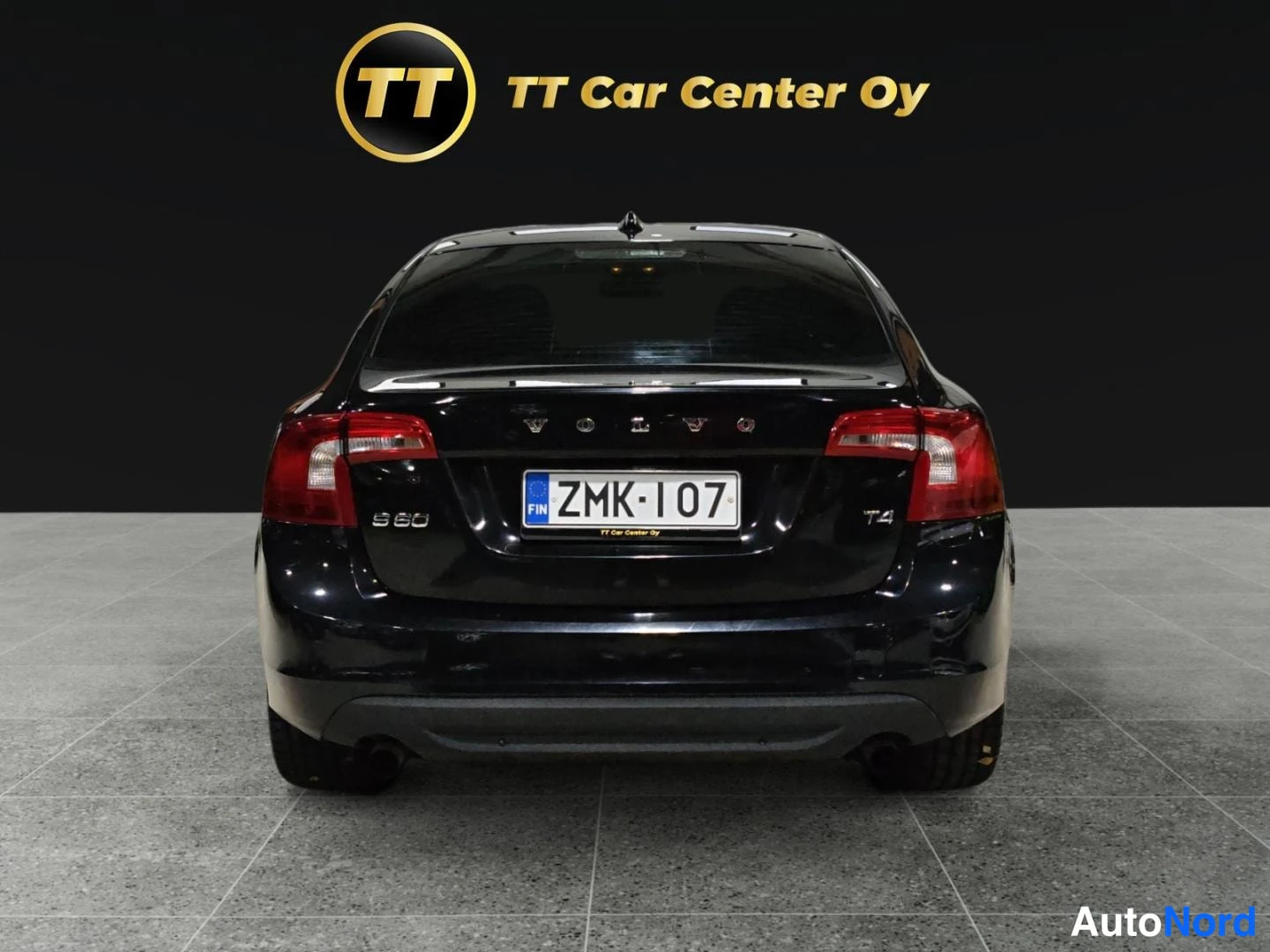 Musta Volvo S60 2012, takaa, kuva 8