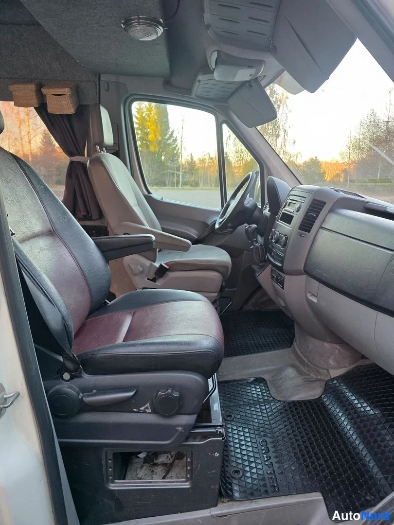 Vit Volkswagen Crafter 2006, förarplats, bild 6