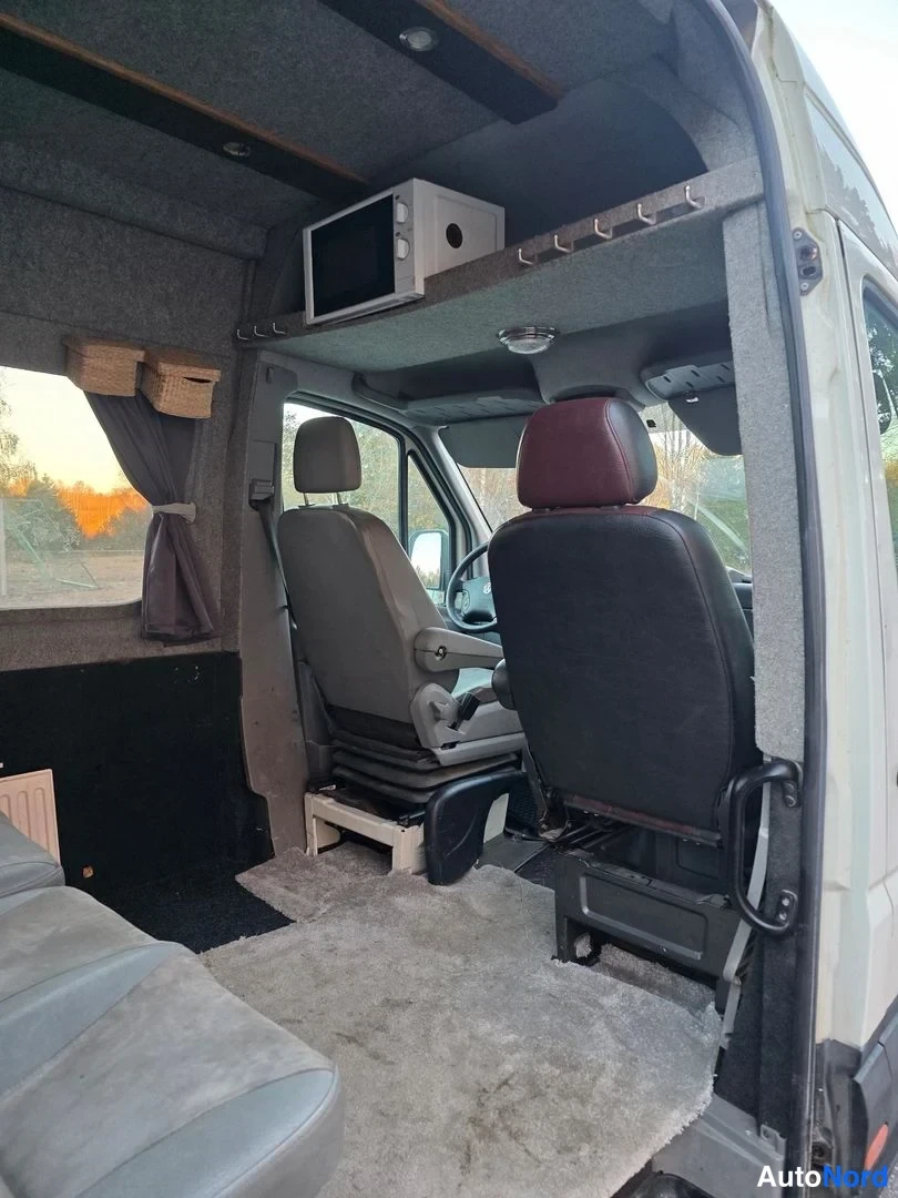 Vit Volkswagen Crafter 2006, förarplats, bild 8