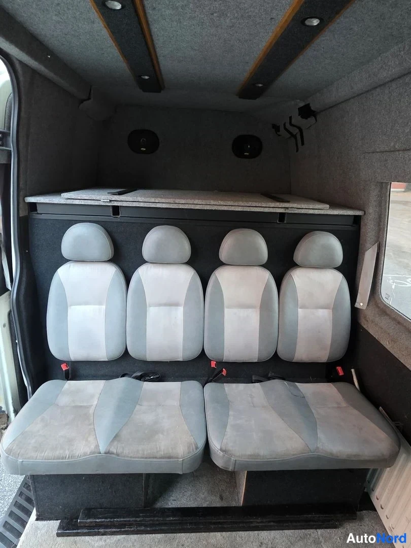 Vit Volkswagen Crafter 2006, baksäten, bild 9