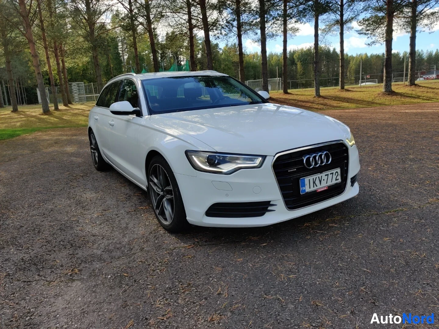 Valkoinen Audi A6 Avant 2013, etuviisto, keula oikealle, kuva 6